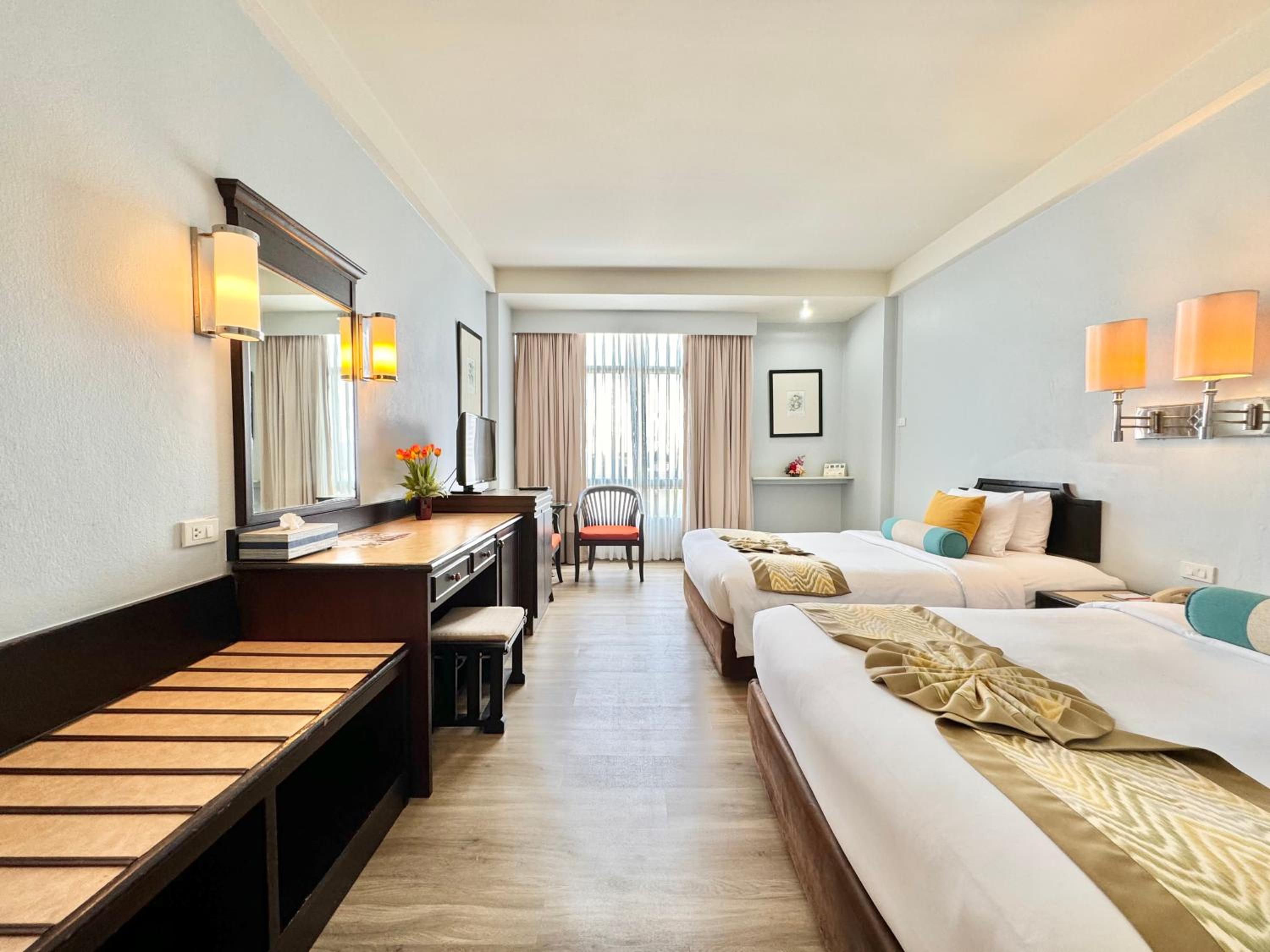Deluxe Room - Photo 6