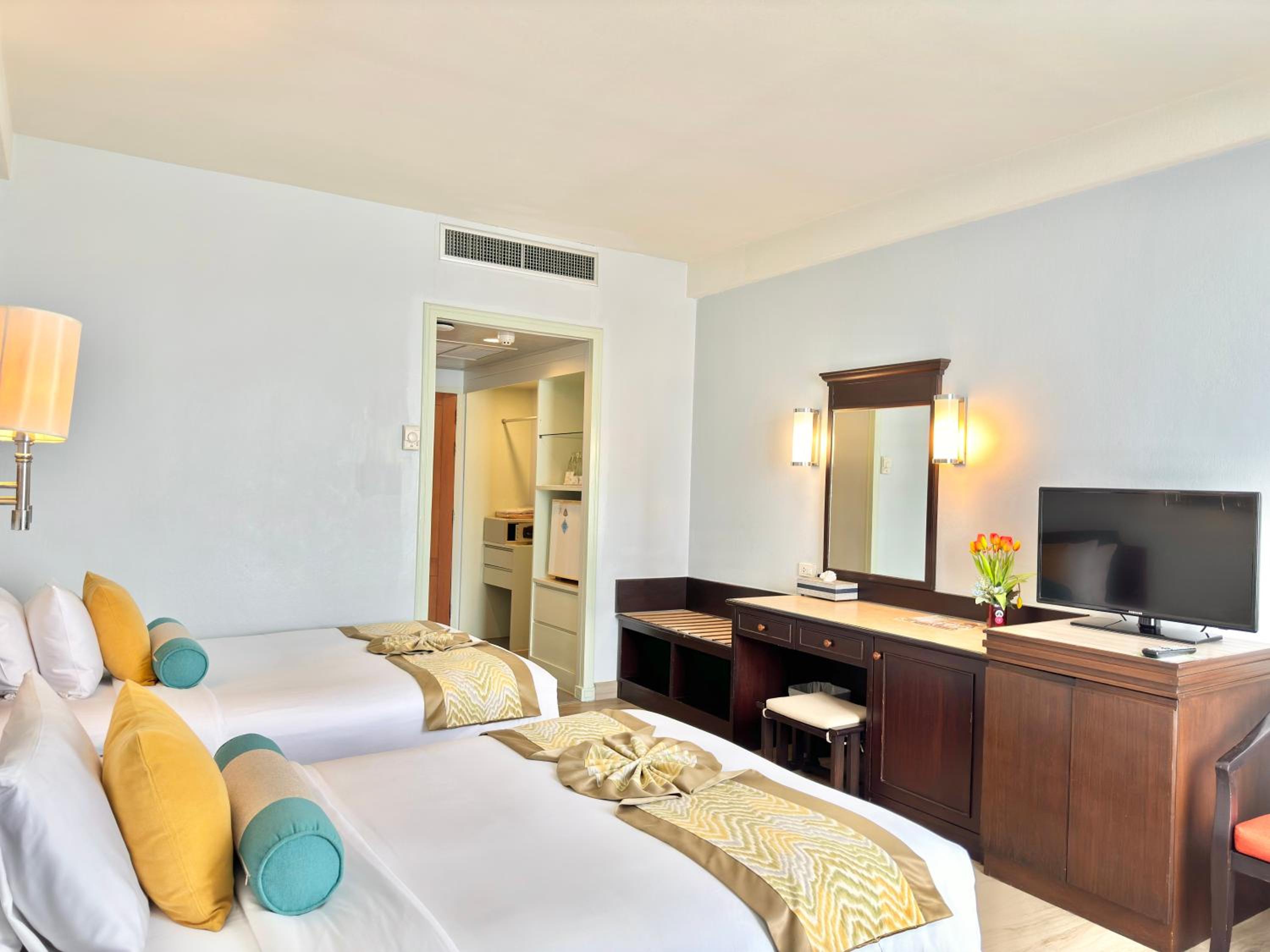 Deluxe Room - Photo 7