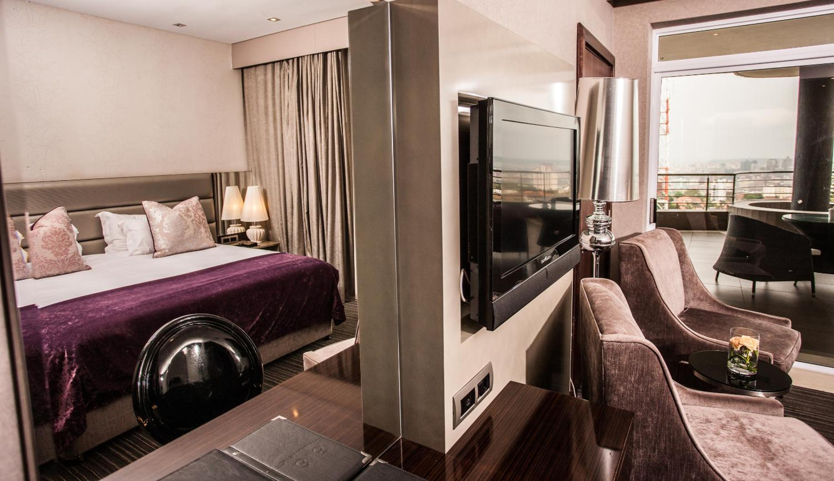 Deluxe Room with City View photo 1
