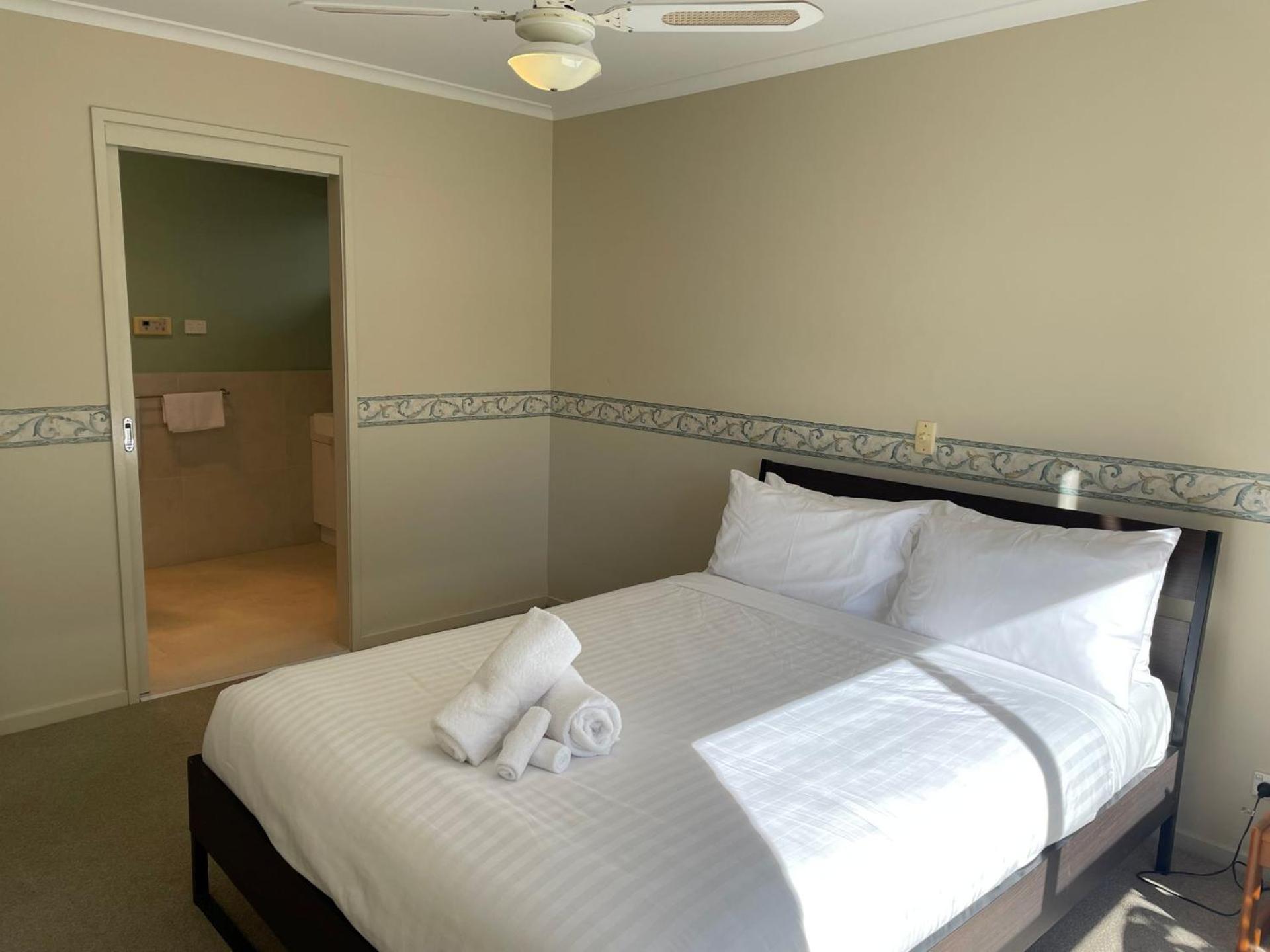 Five-Bedroom House photo 2