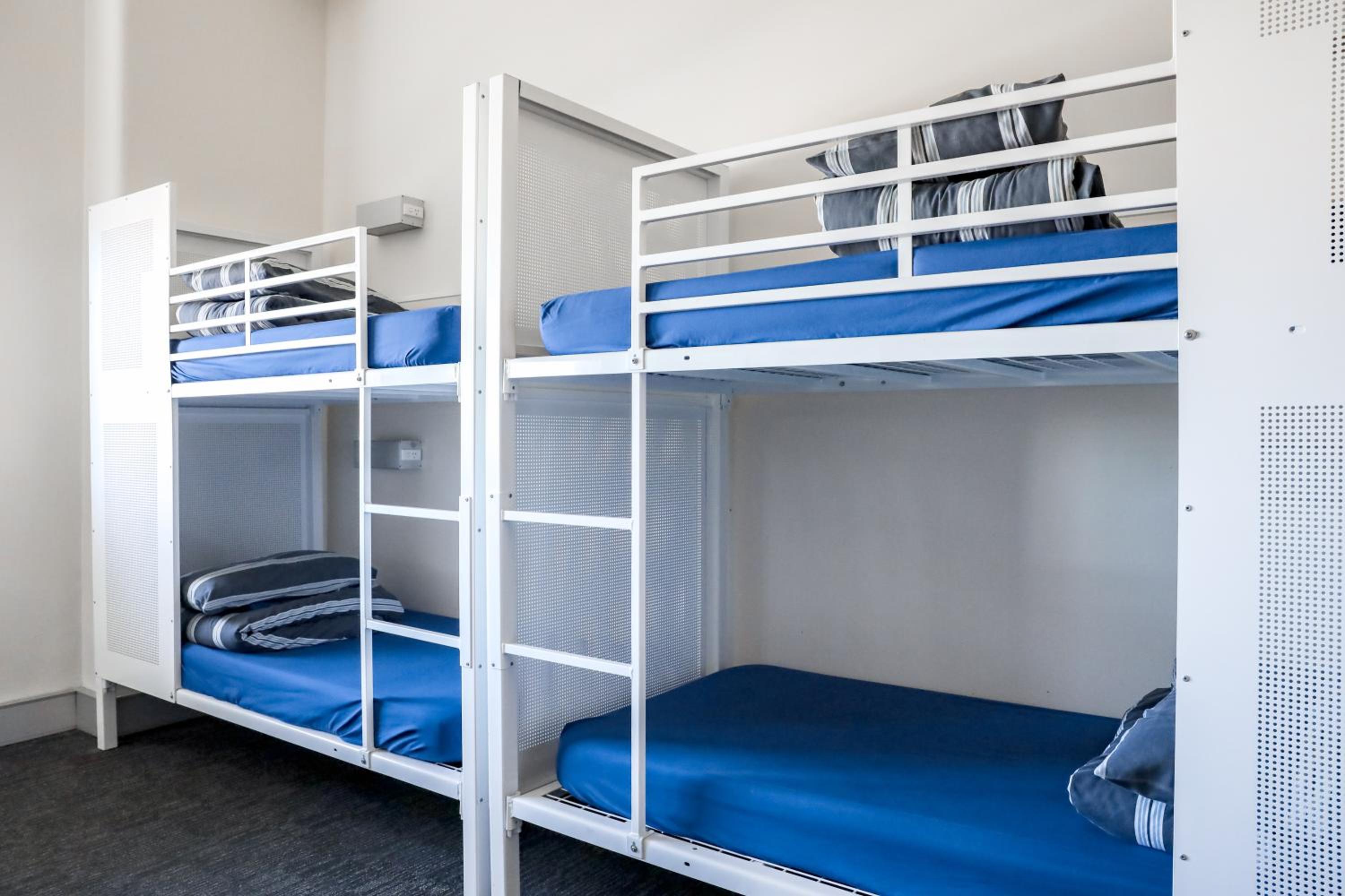 Bed in 4-Bed Mixed Dormitory Room with Shared Bathroom (age limit 18 - 40 years old only)