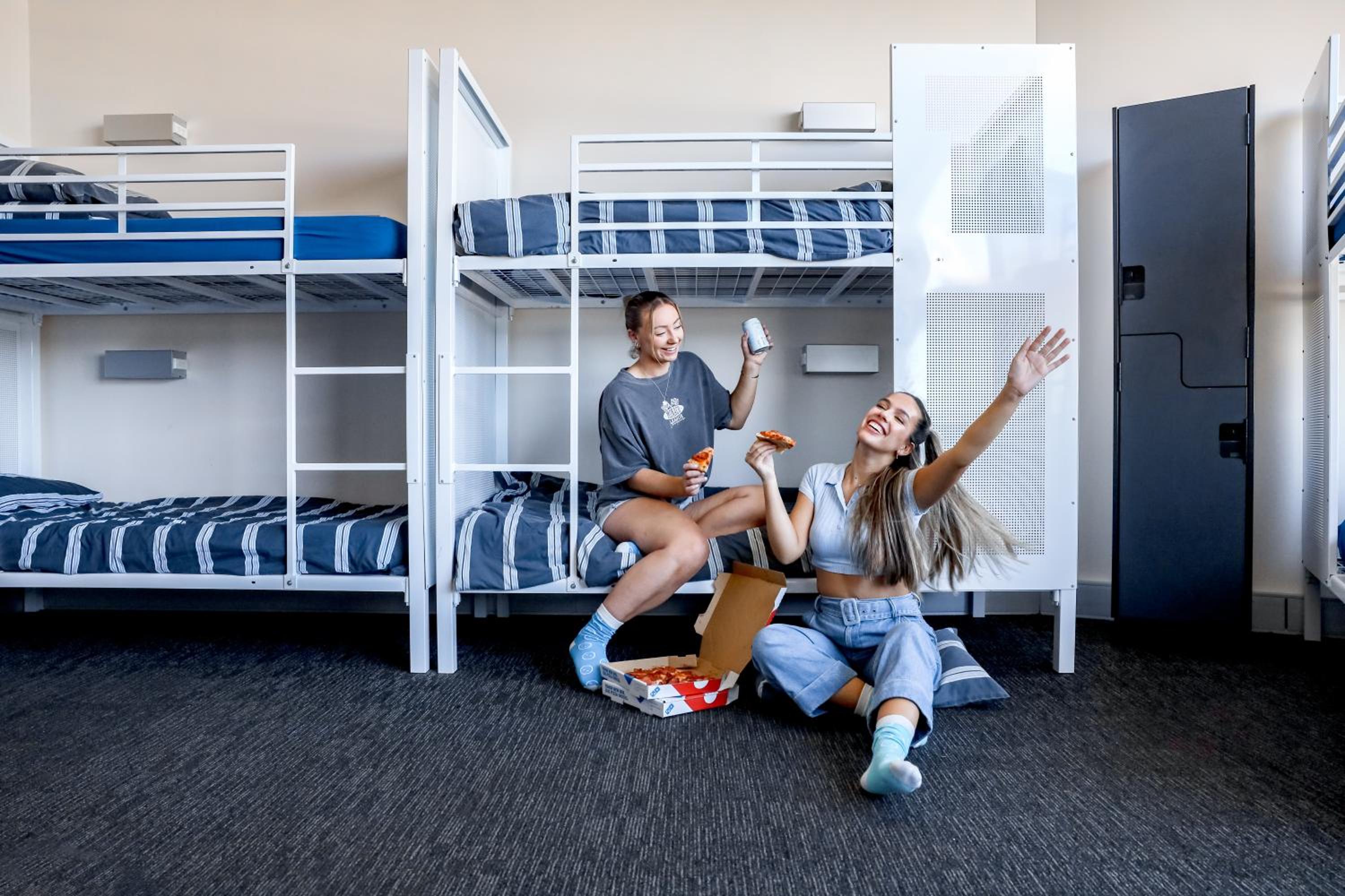 Bed in 6-Bed Female Dormitory Room with Shared Bathroom (age limit 18 - 40 years old only)
