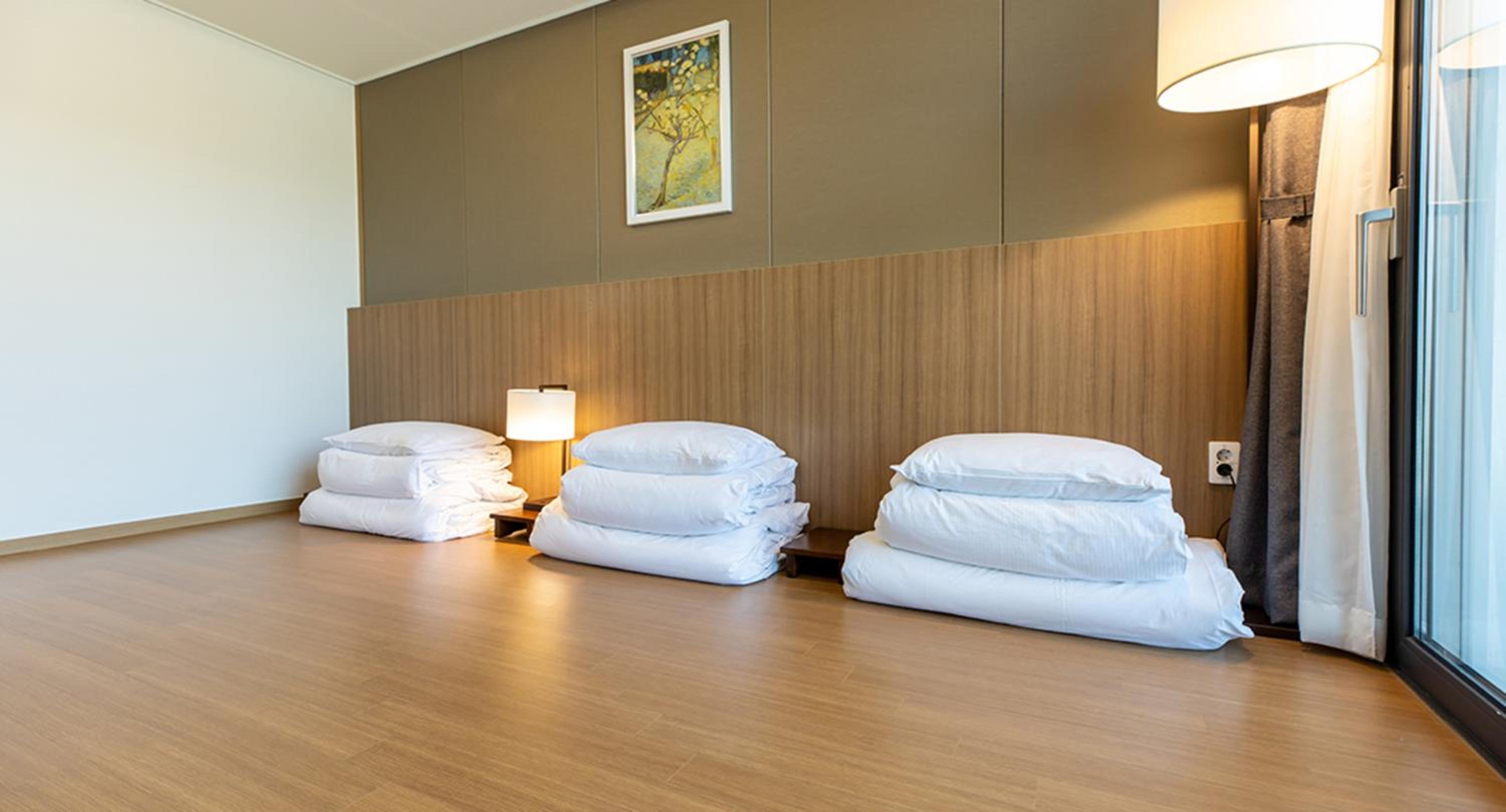 Deluxe Ondol Room with Partial Ocean View - Photo 1
