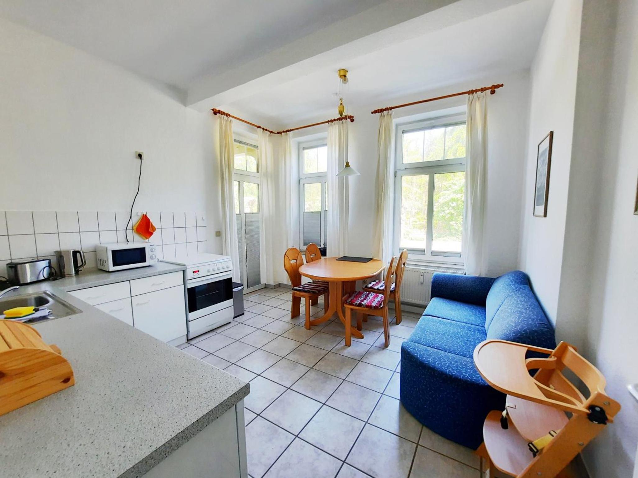 Apartment with Balcony photo 2