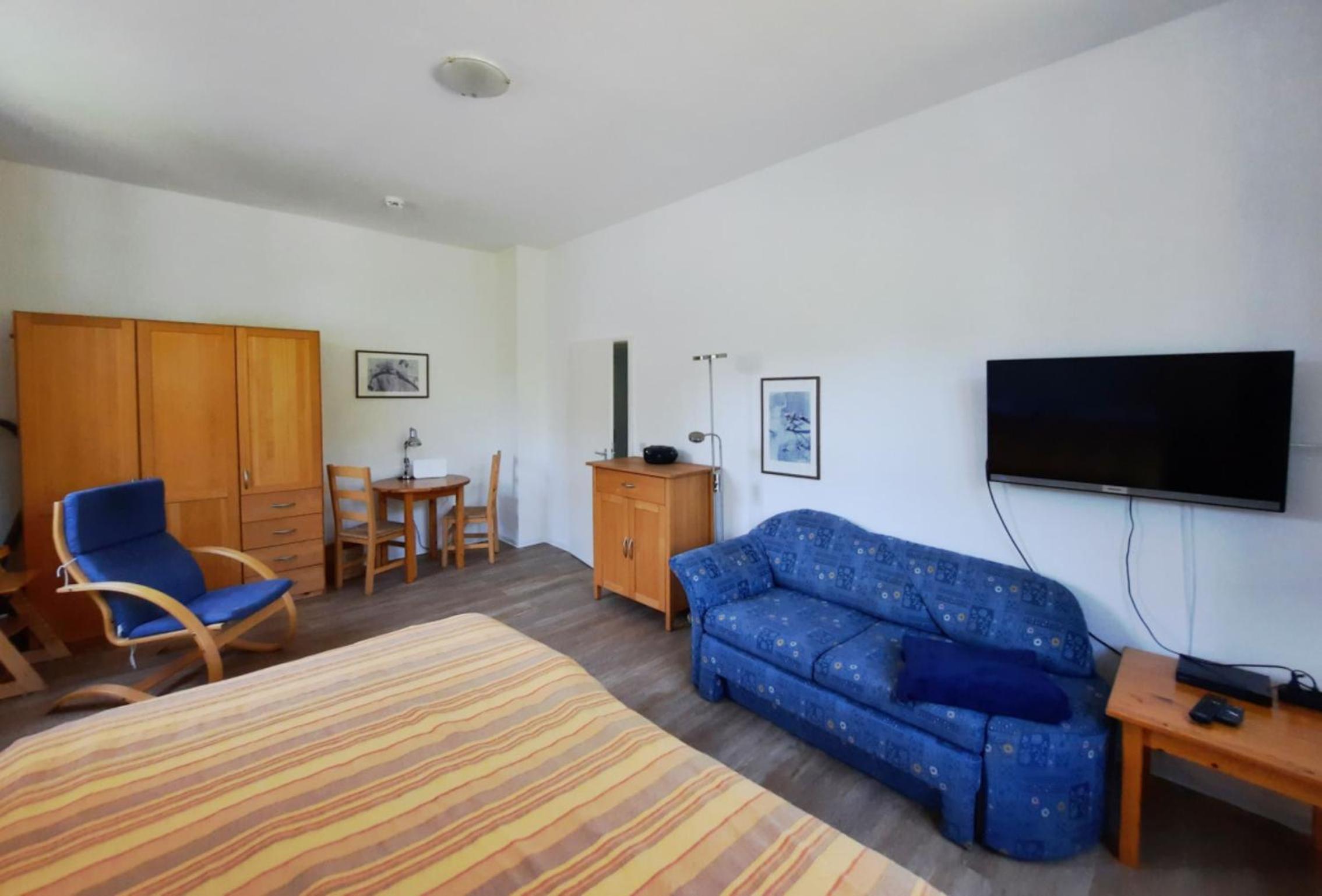 Apartment with Balcony photo 3