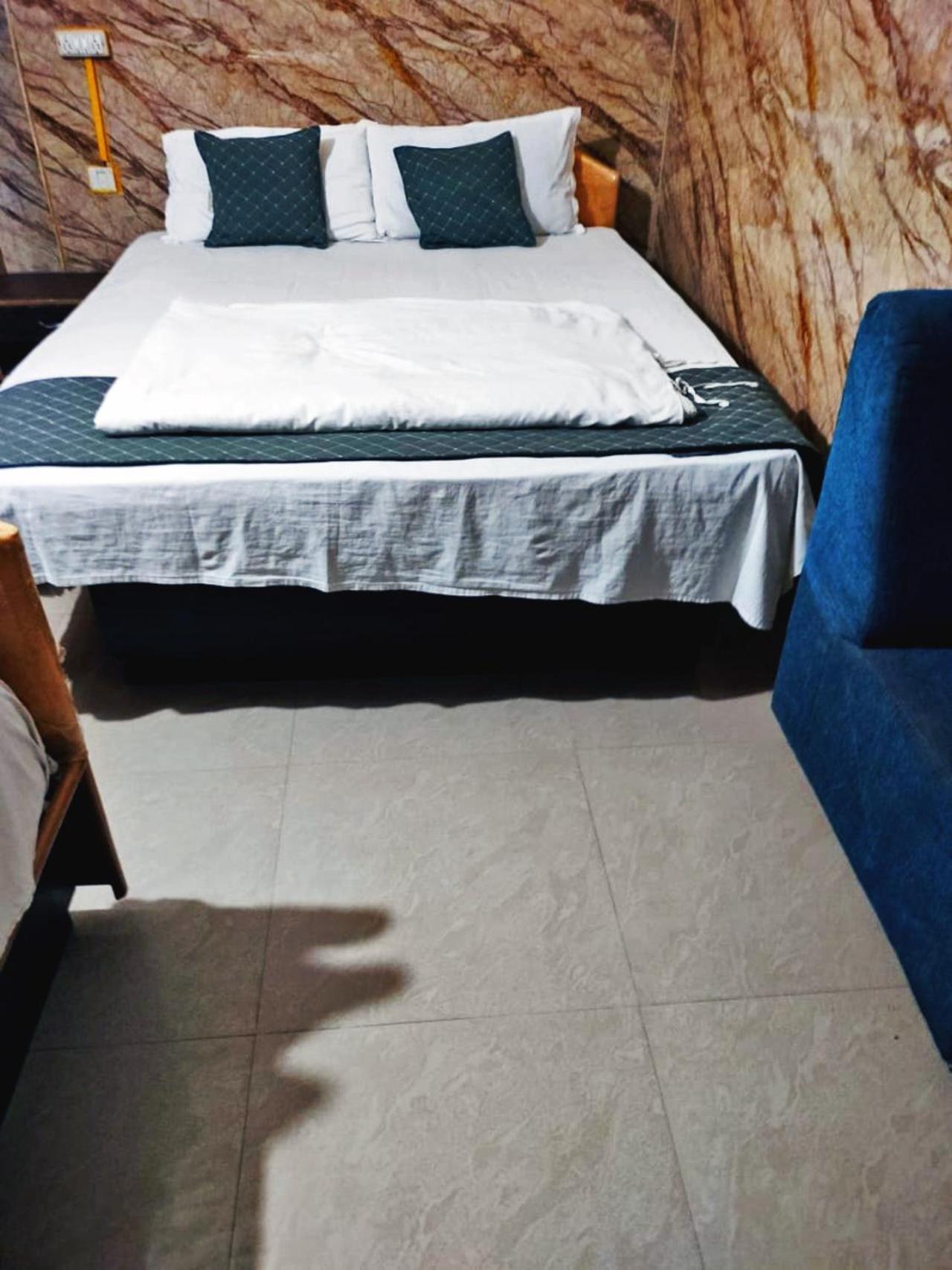Budget Double Room - Photo 2