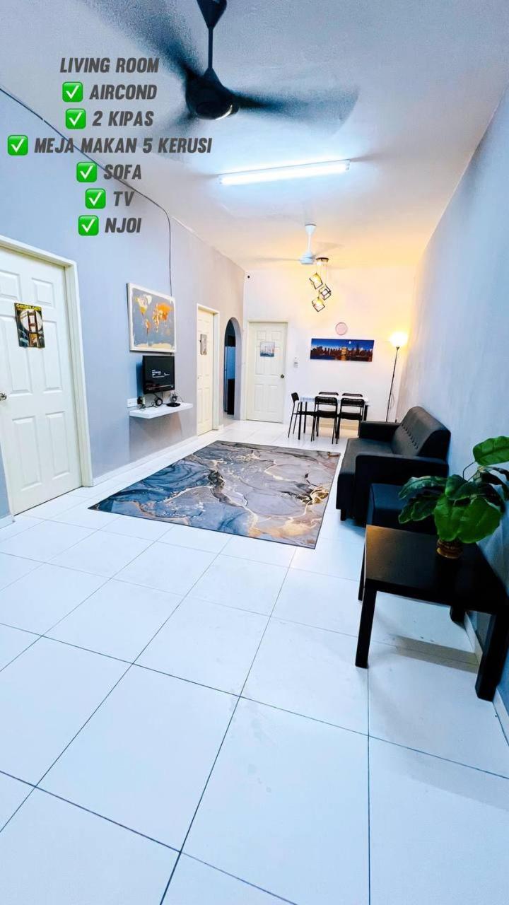 Three-Bedroom Apartment photo 1