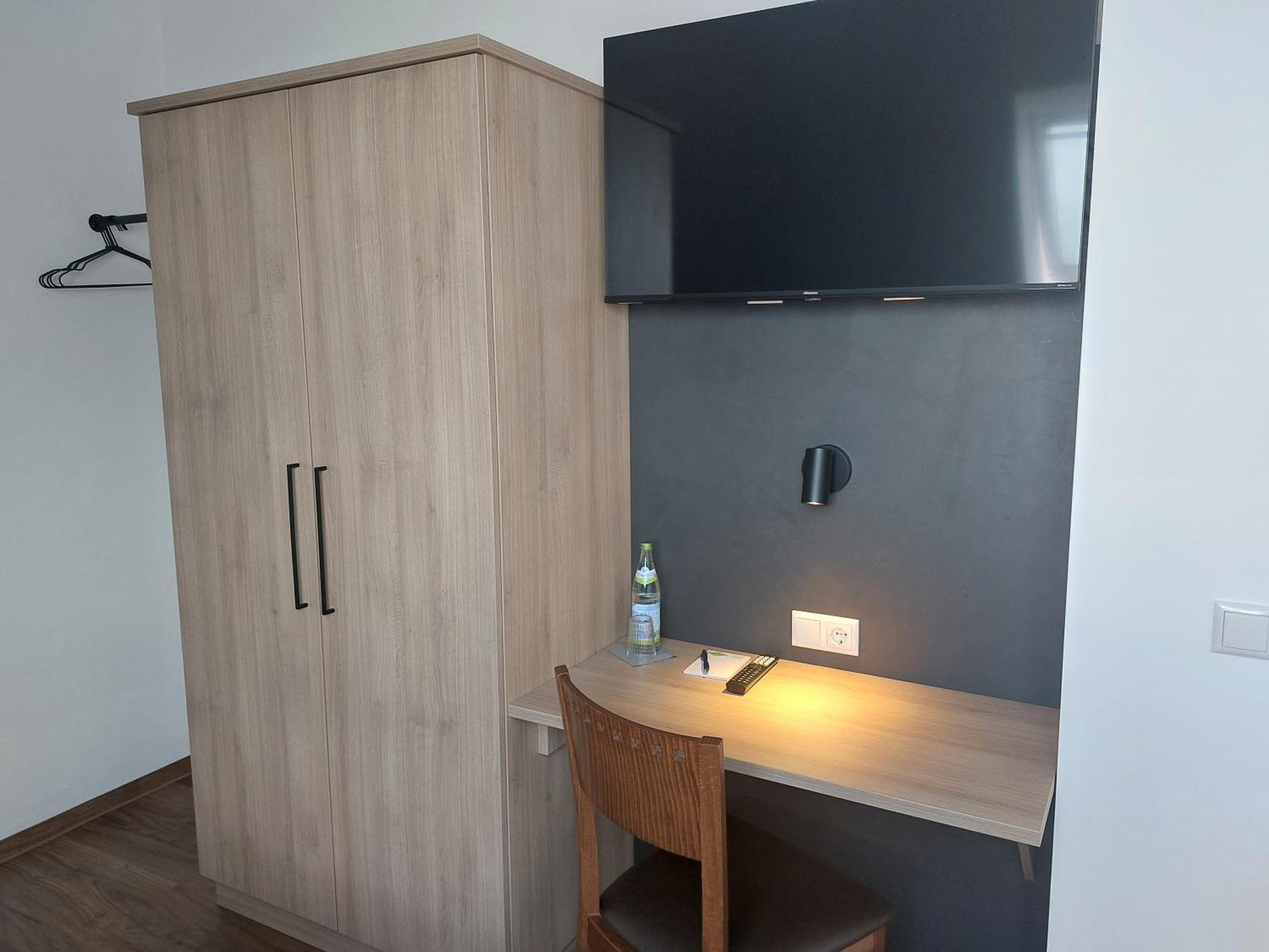 One-Bedroom Apartment with Garden View - Photo 3