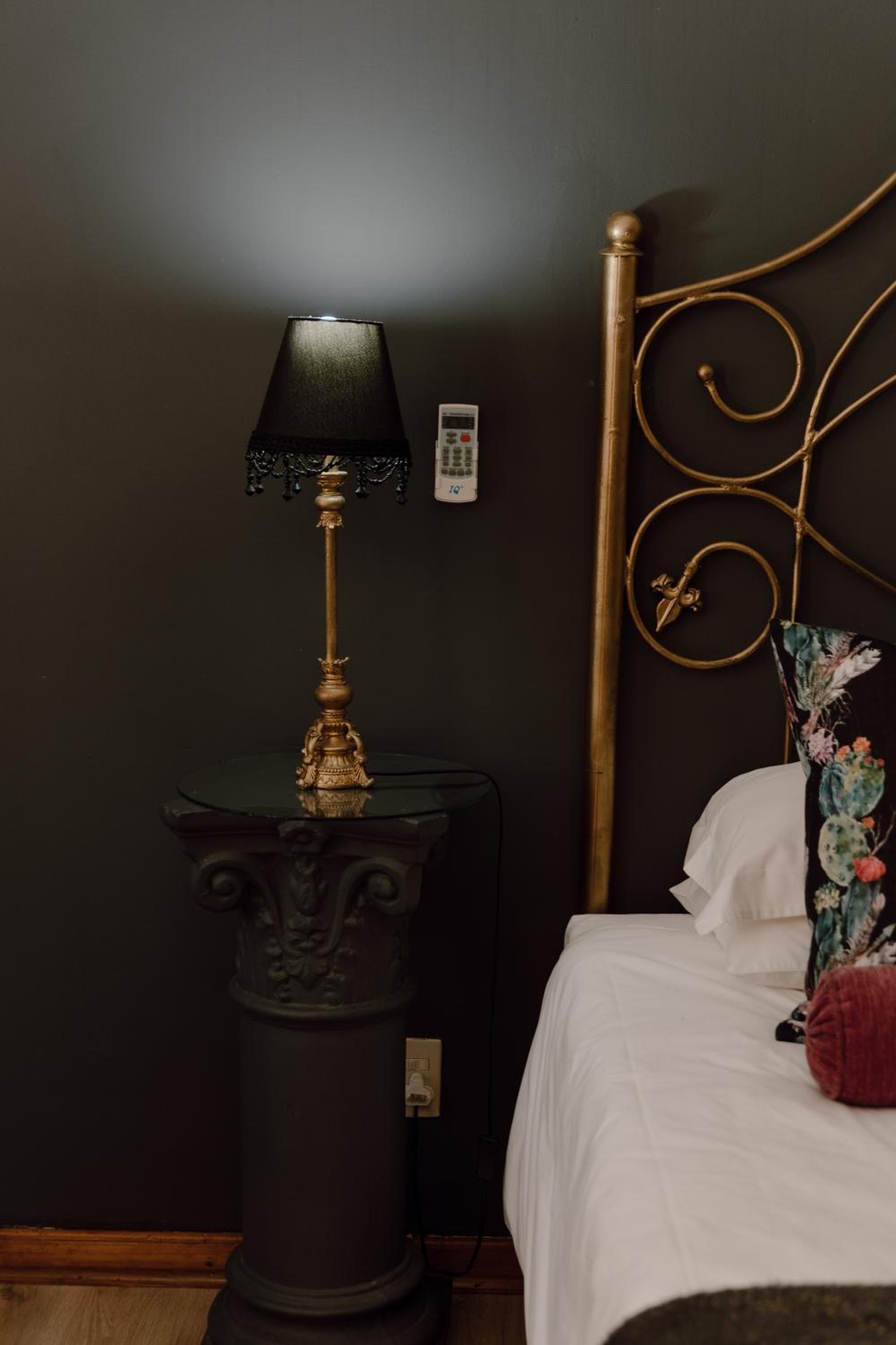 Twin Room with Private Bathroom - Photo 8