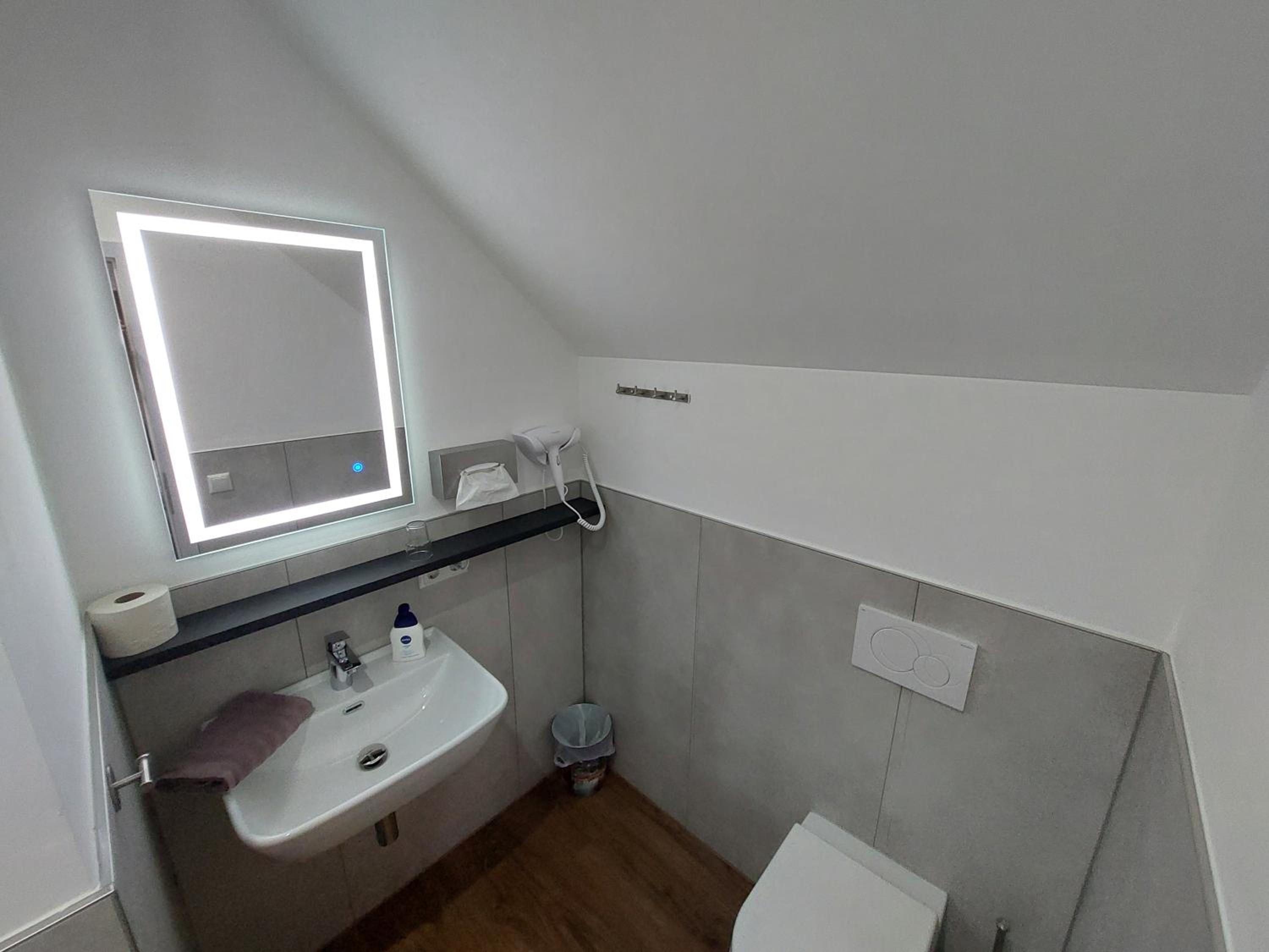 One-Bedroom Apartment with Garden View - Photo 9