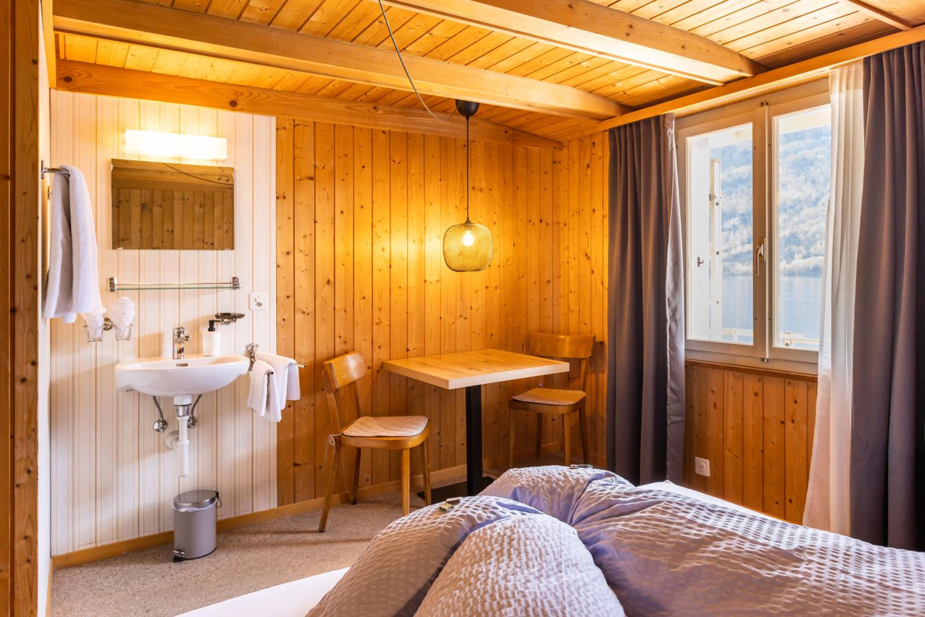 Budget Double Room with Shared Bathroom with Lake view