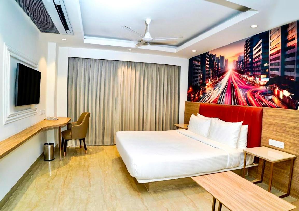 EXECUTIVE ROOM TWIN BED WITH BALCONY & POOL VIEW