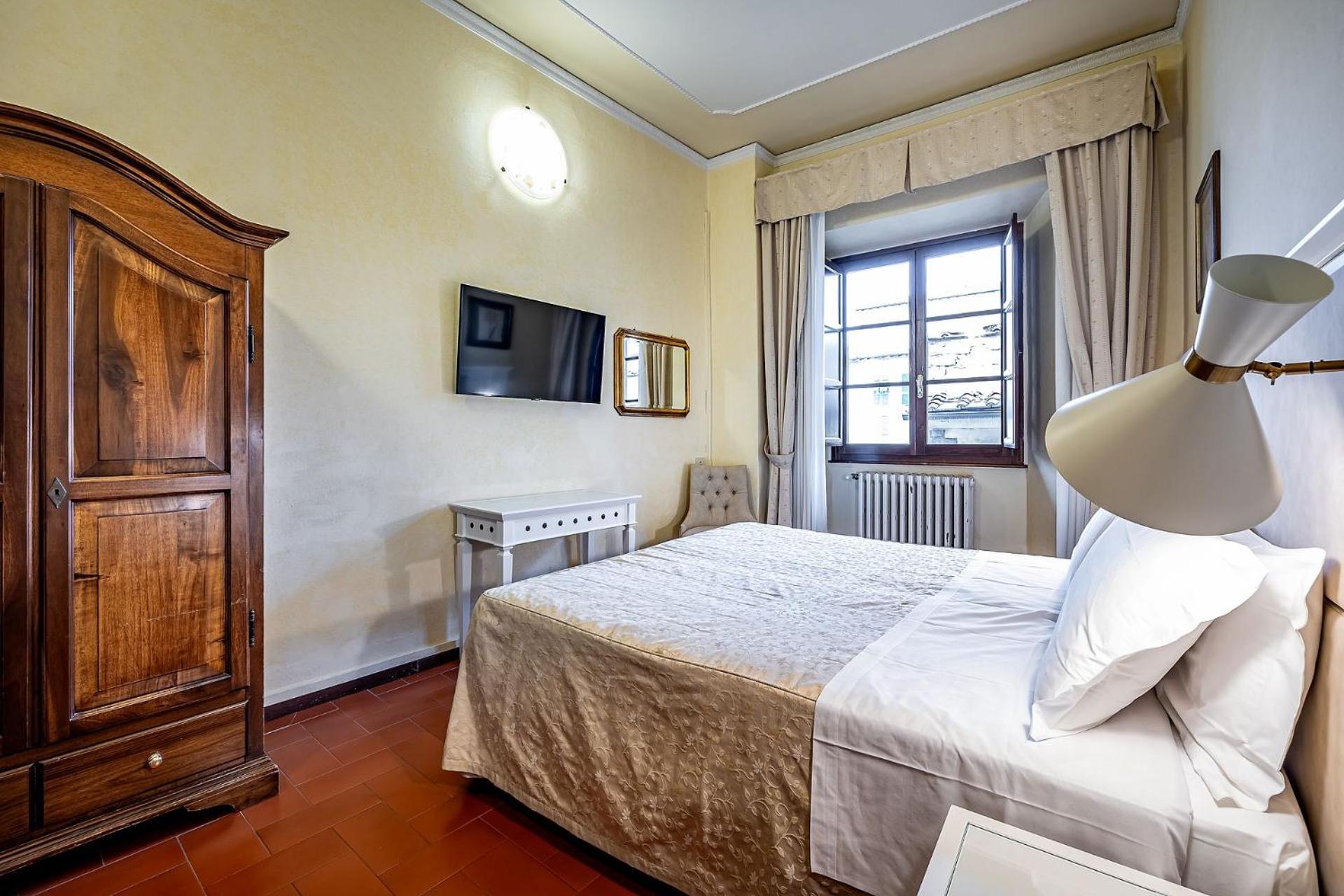 Double Room - Photo 16
