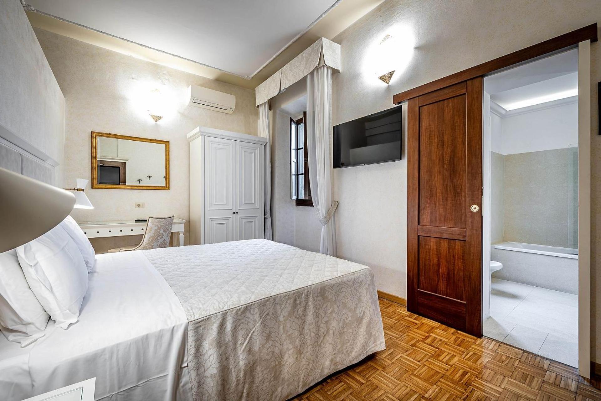 Double Room - Photo 17