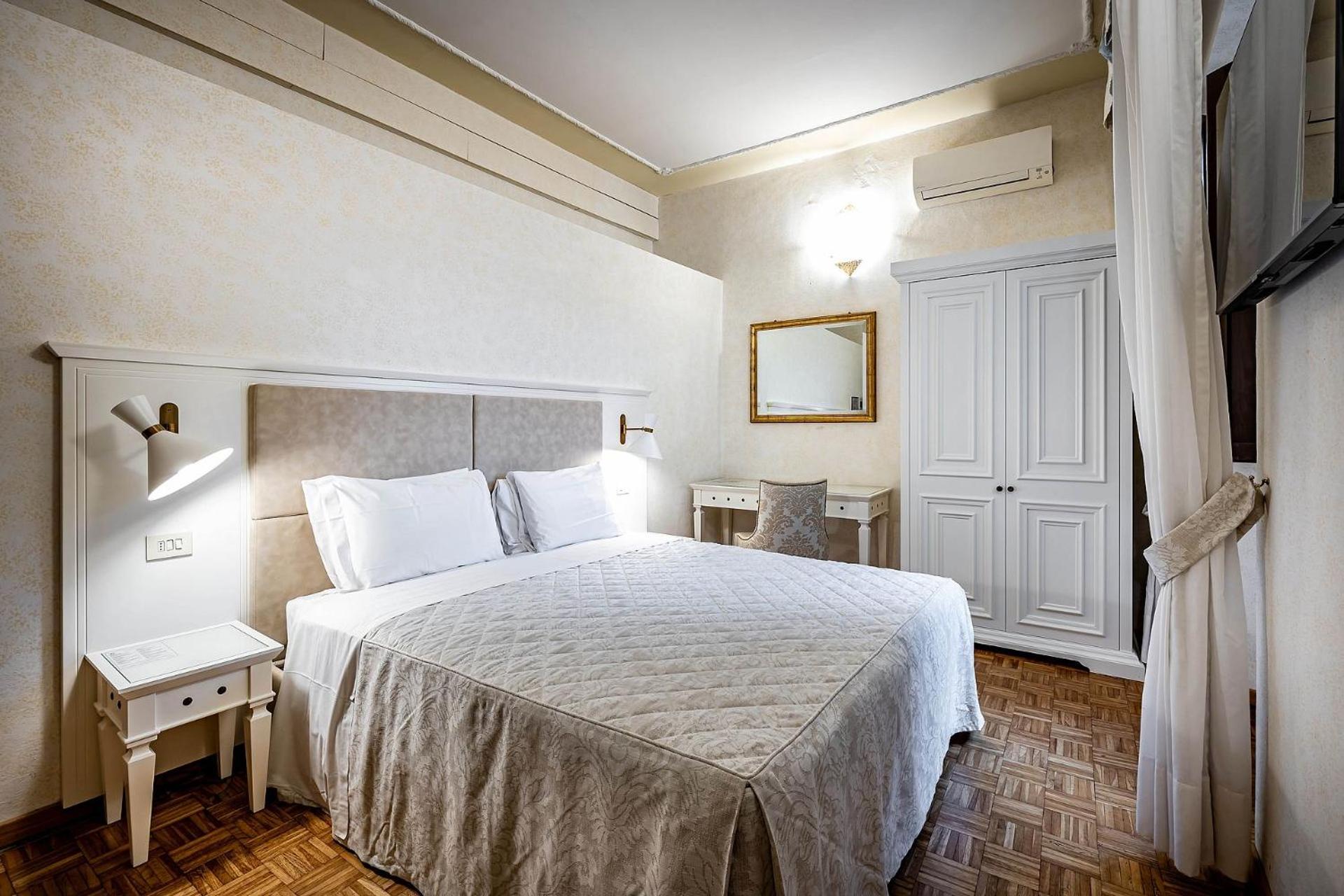 Double Room - Photo 21