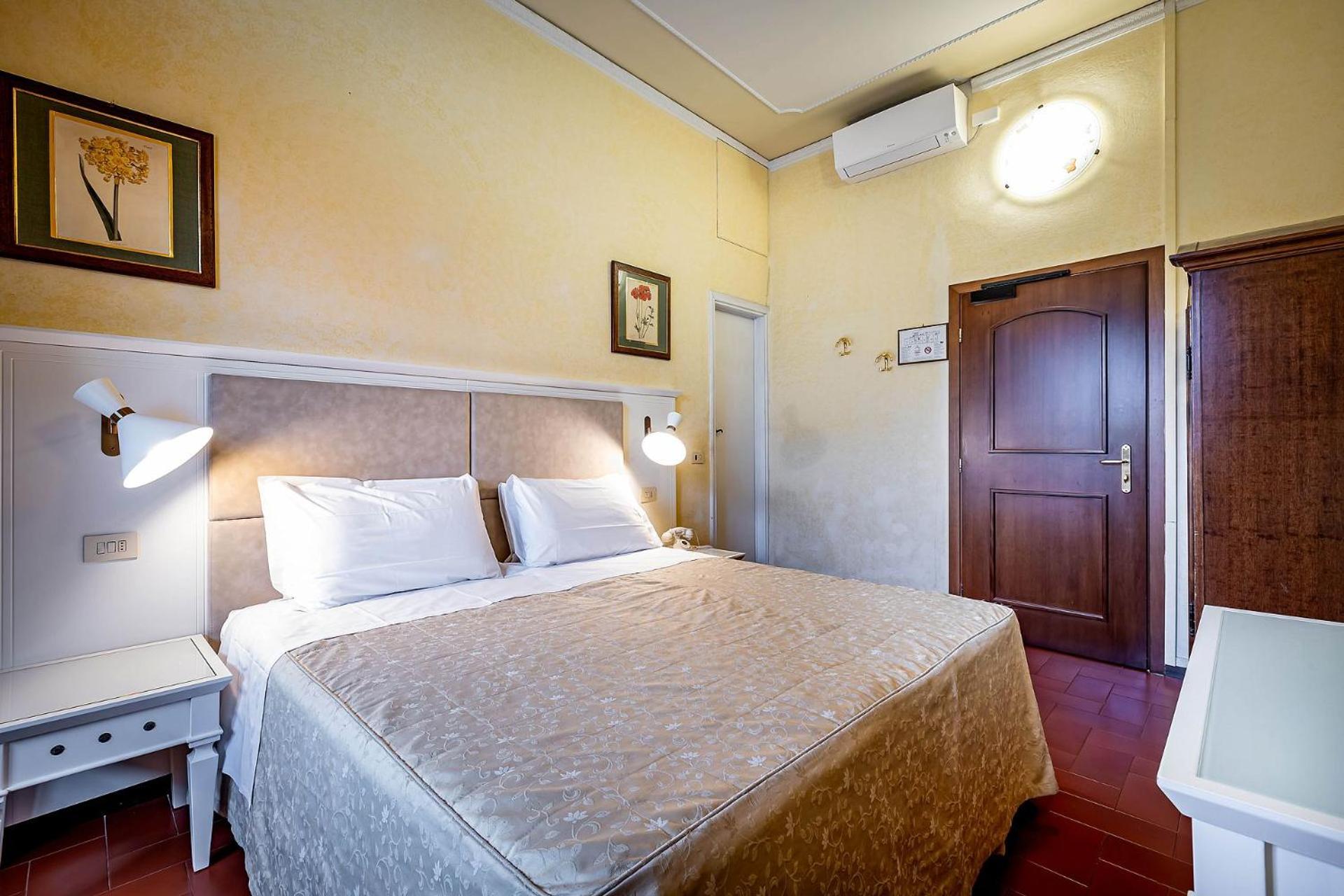 Double Room - Photo 22