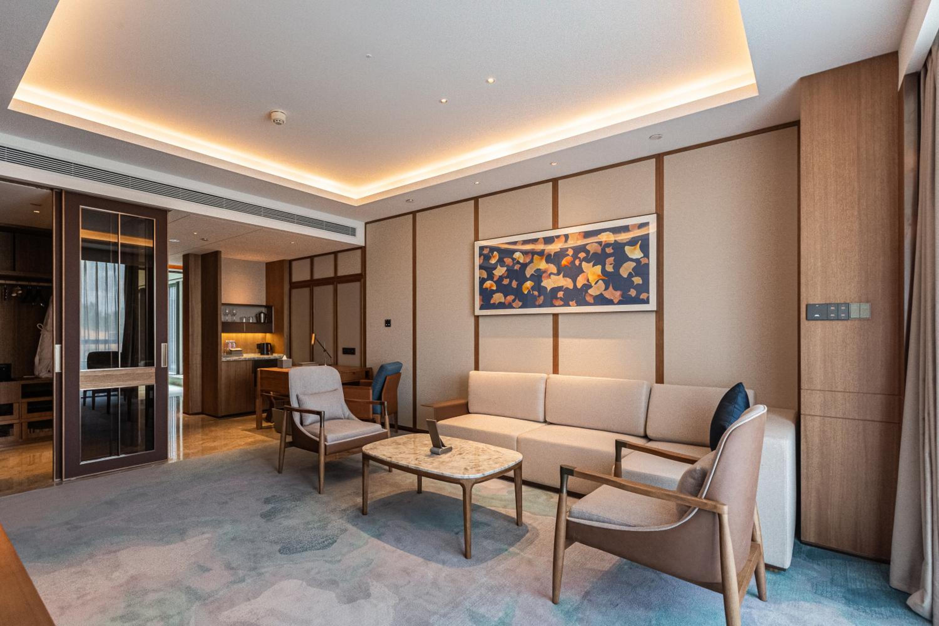 Executive Suite - Photo 1