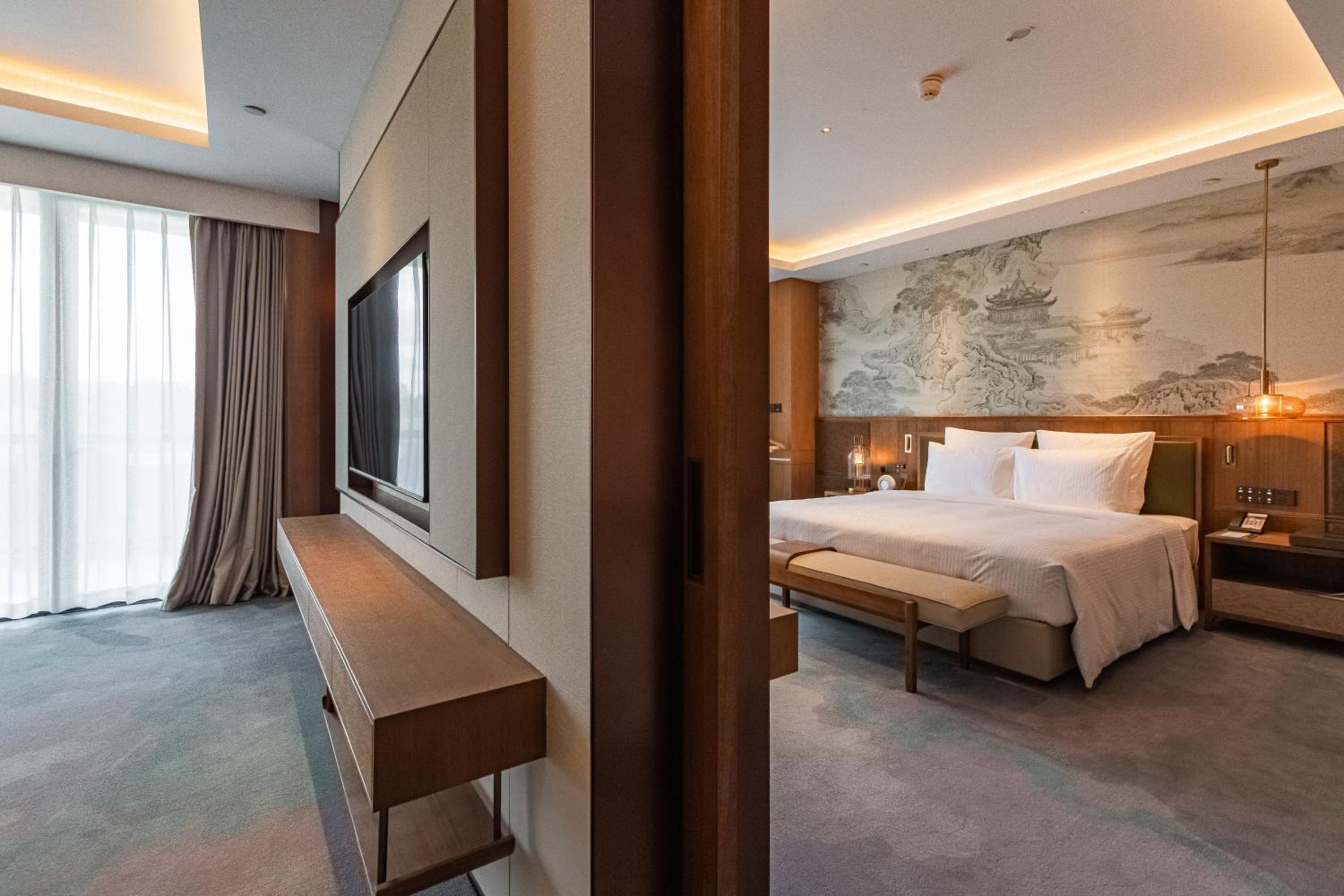 Executive Suite - Photo 2