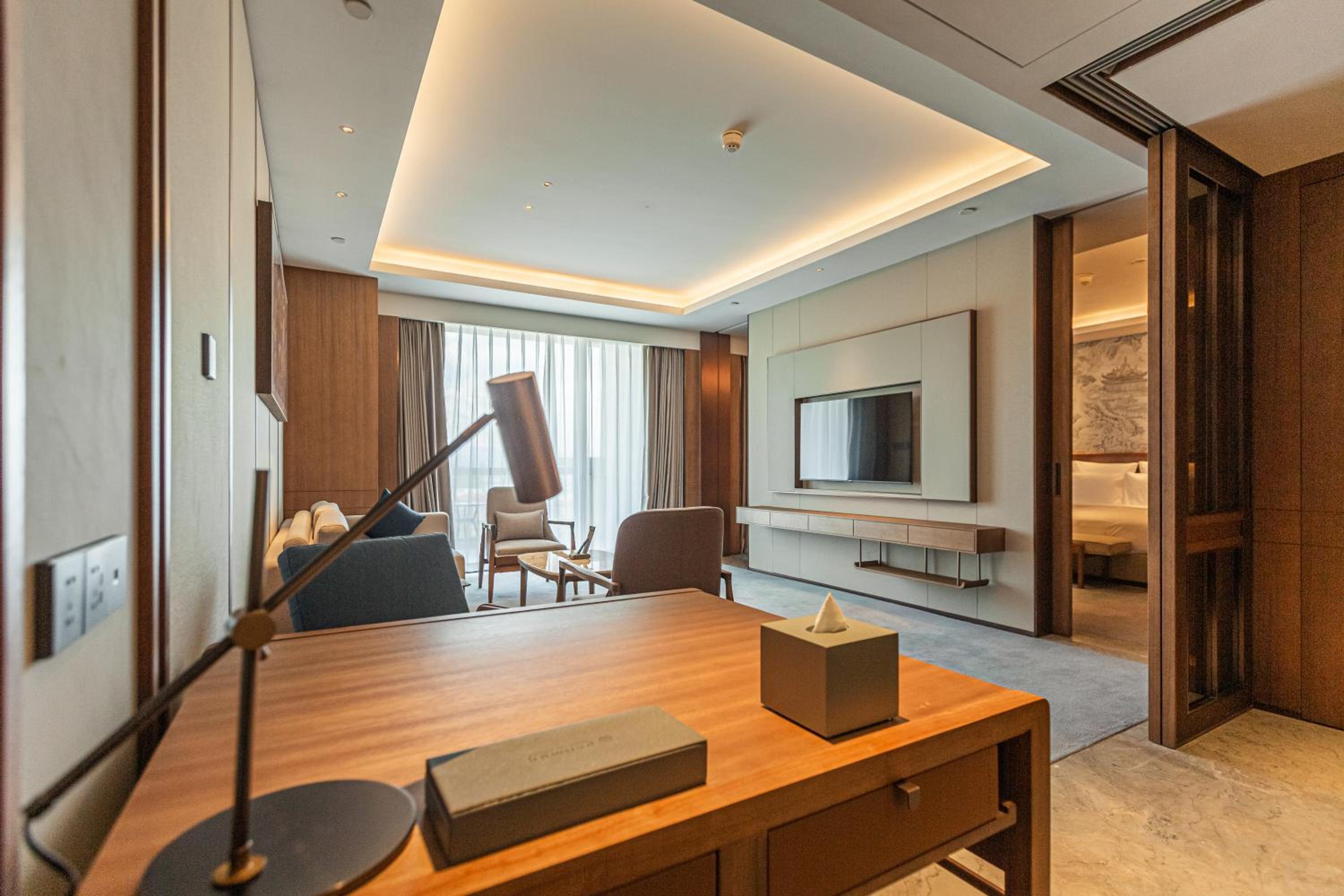 Executive Suite - Photo 4