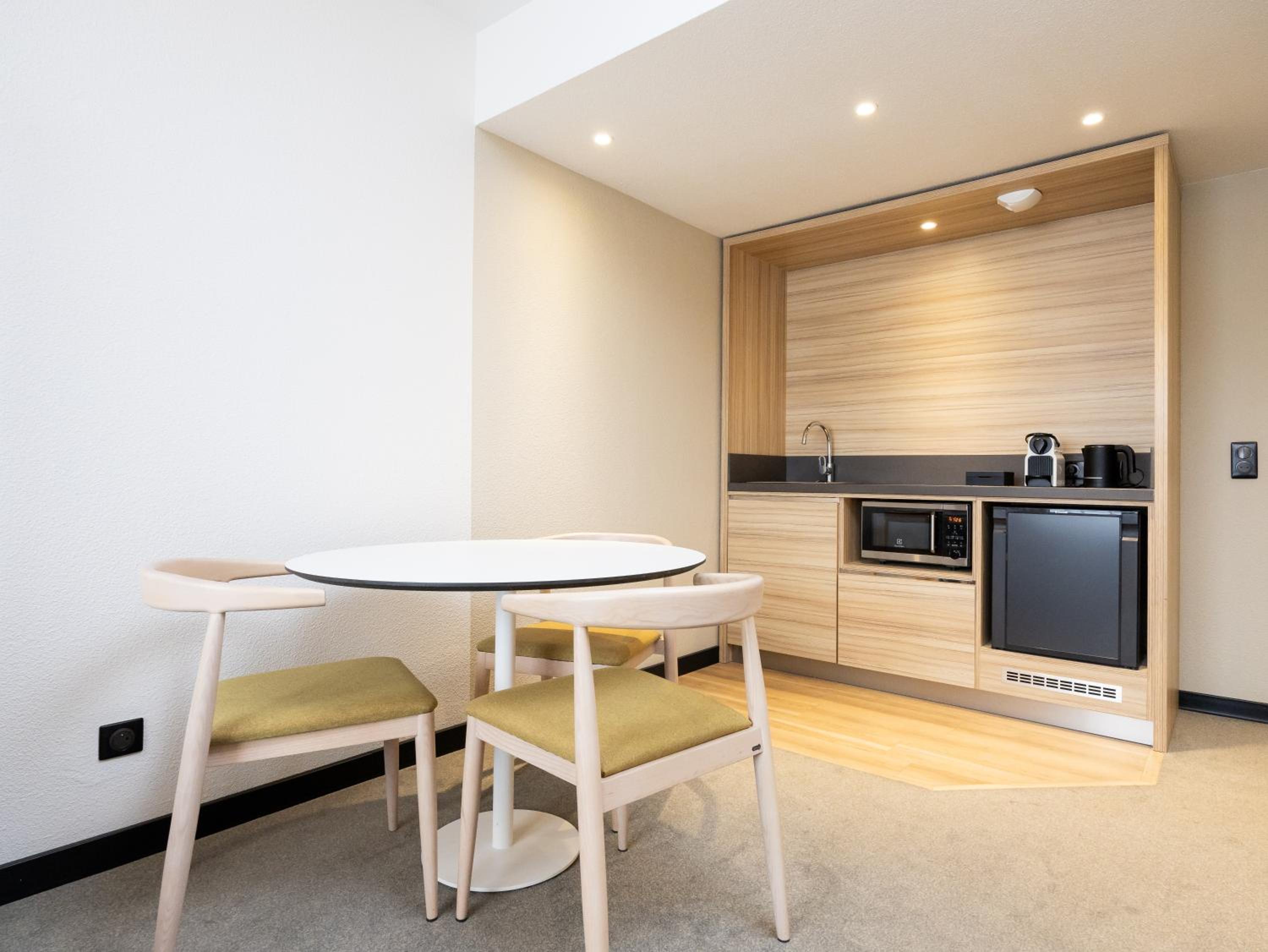 Superior Suite - Photo 10