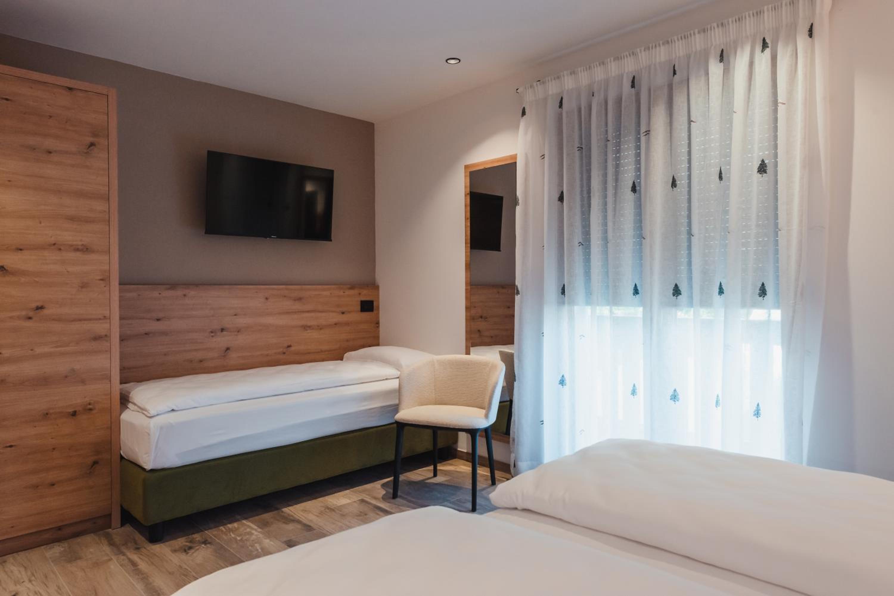 Superior Triple Room photo 3