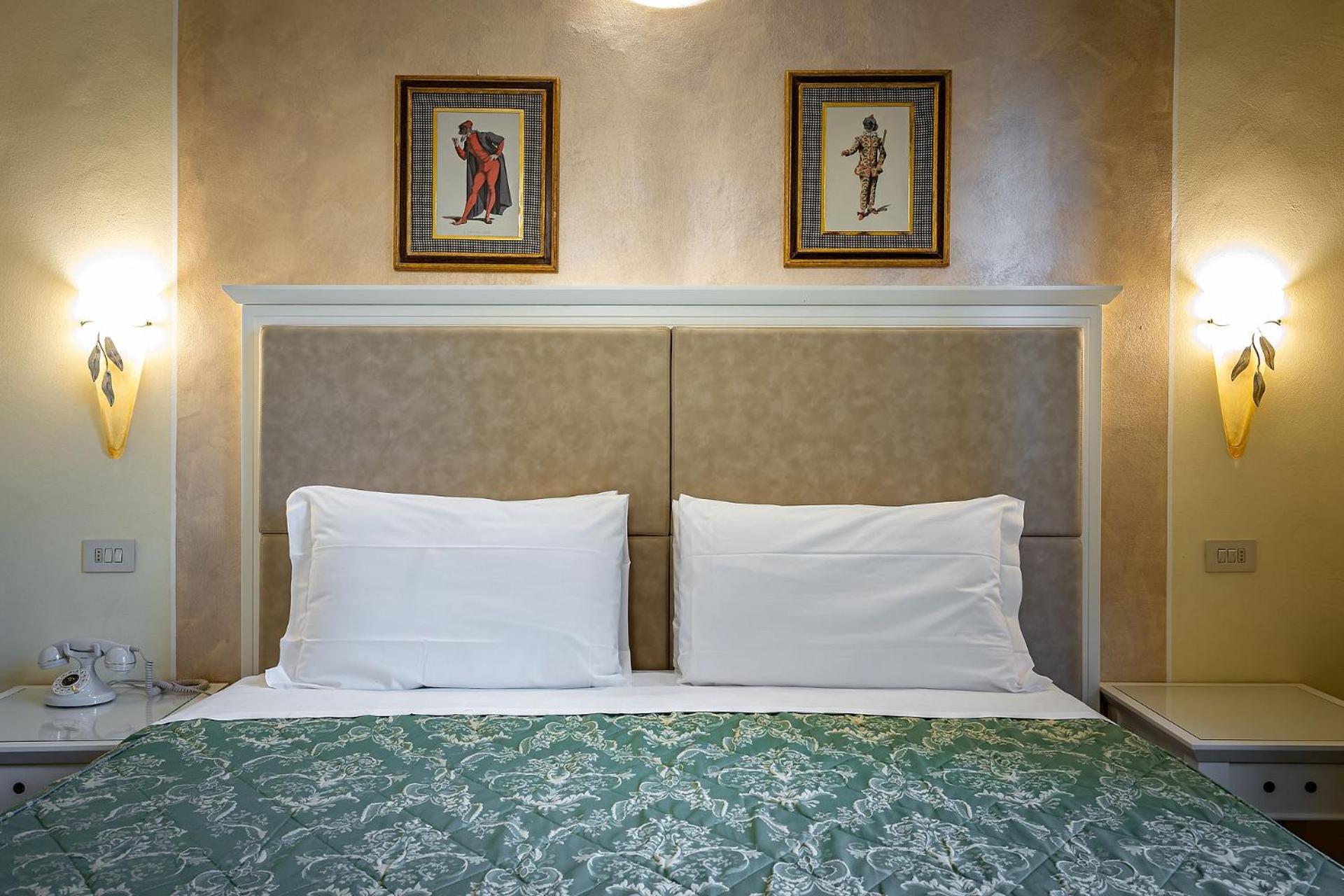 Superior Double Room with River View thumbnail 6