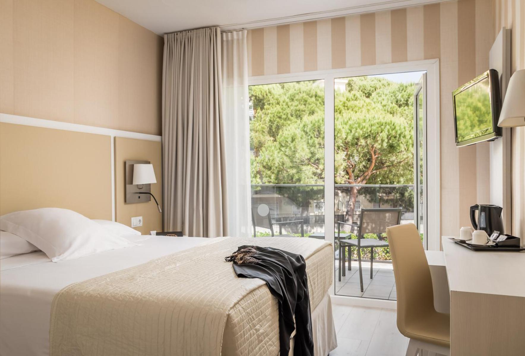 Standard Double or Twin Room - Photo 1