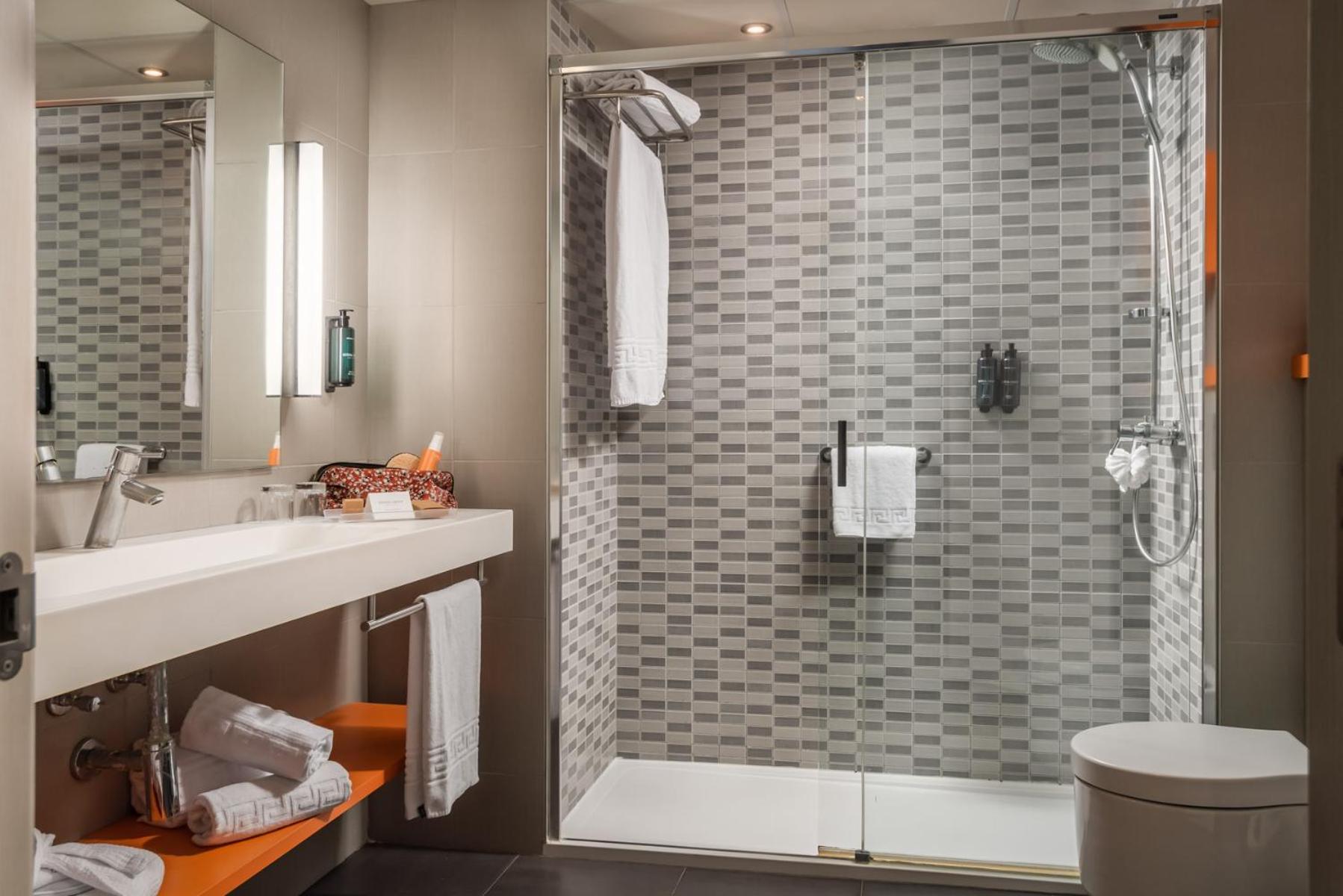 Standard Double or Twin Room - Photo 4