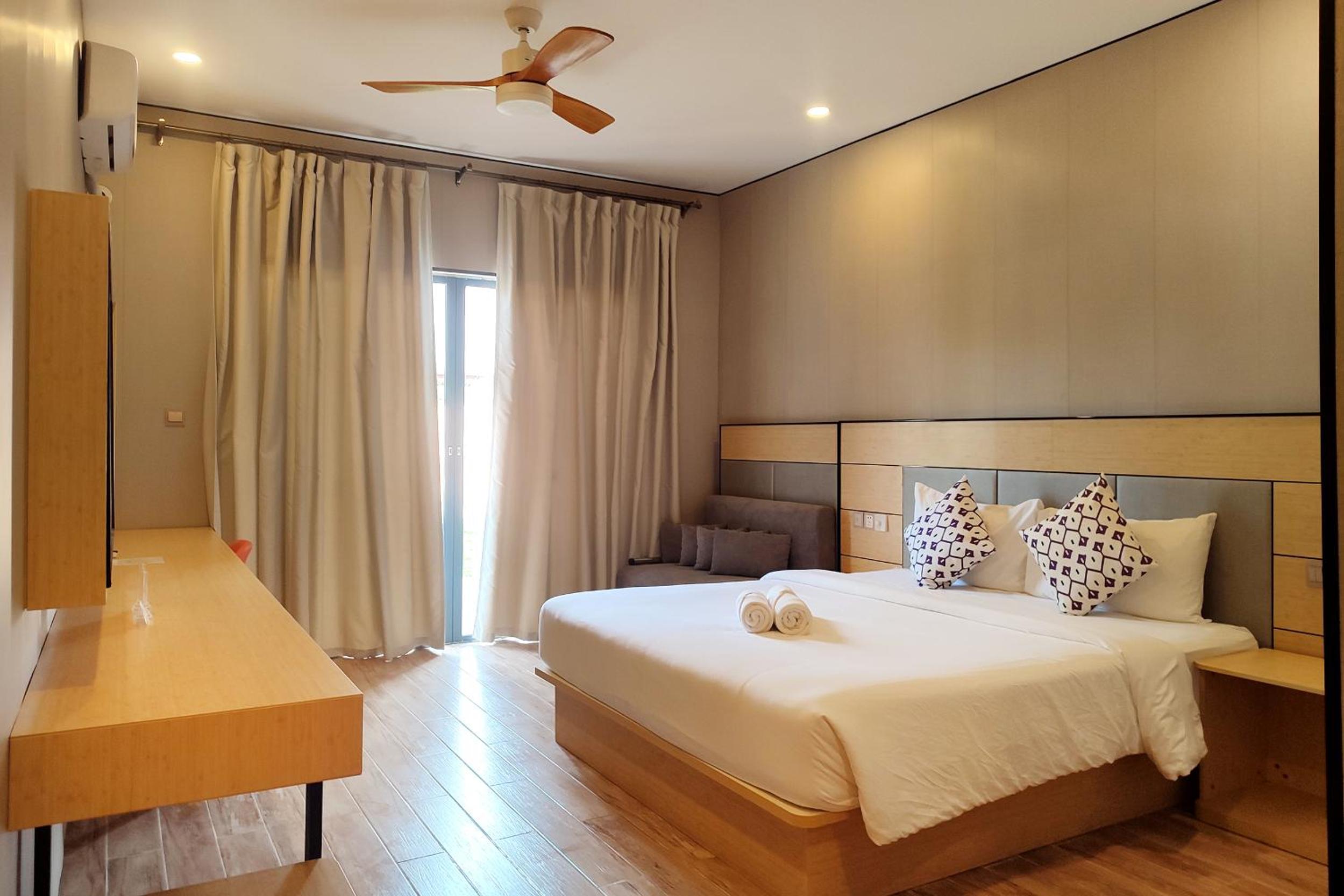 Deluxe King Room - Photo 5