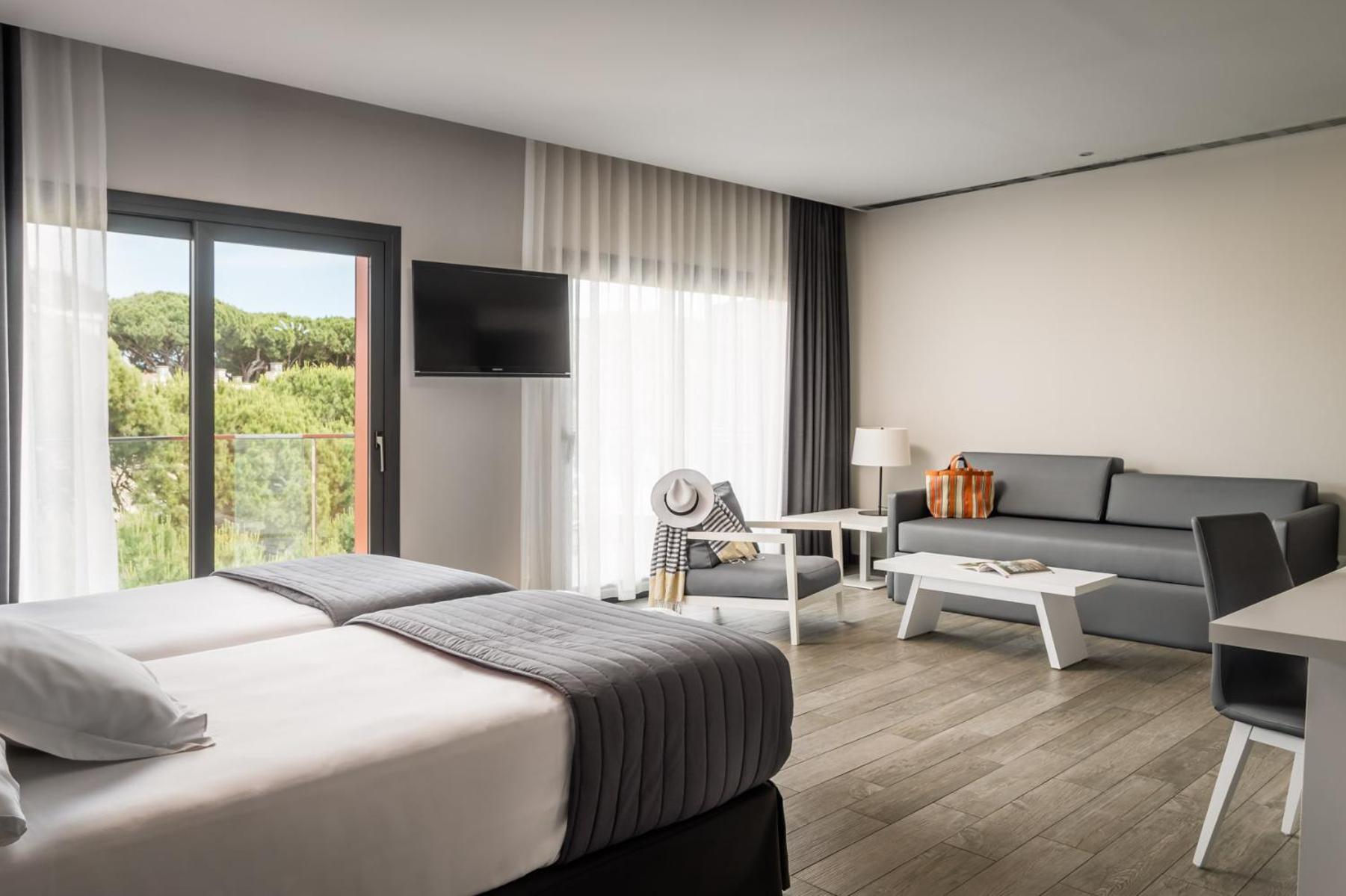 Standard Junior Suite - Photo 8