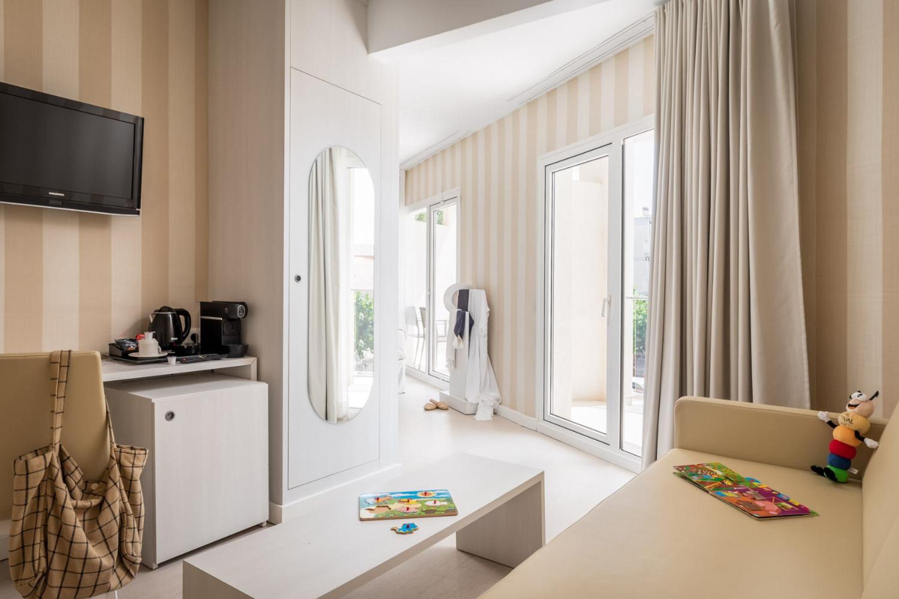 Standard Junior Suite - Photo 2
