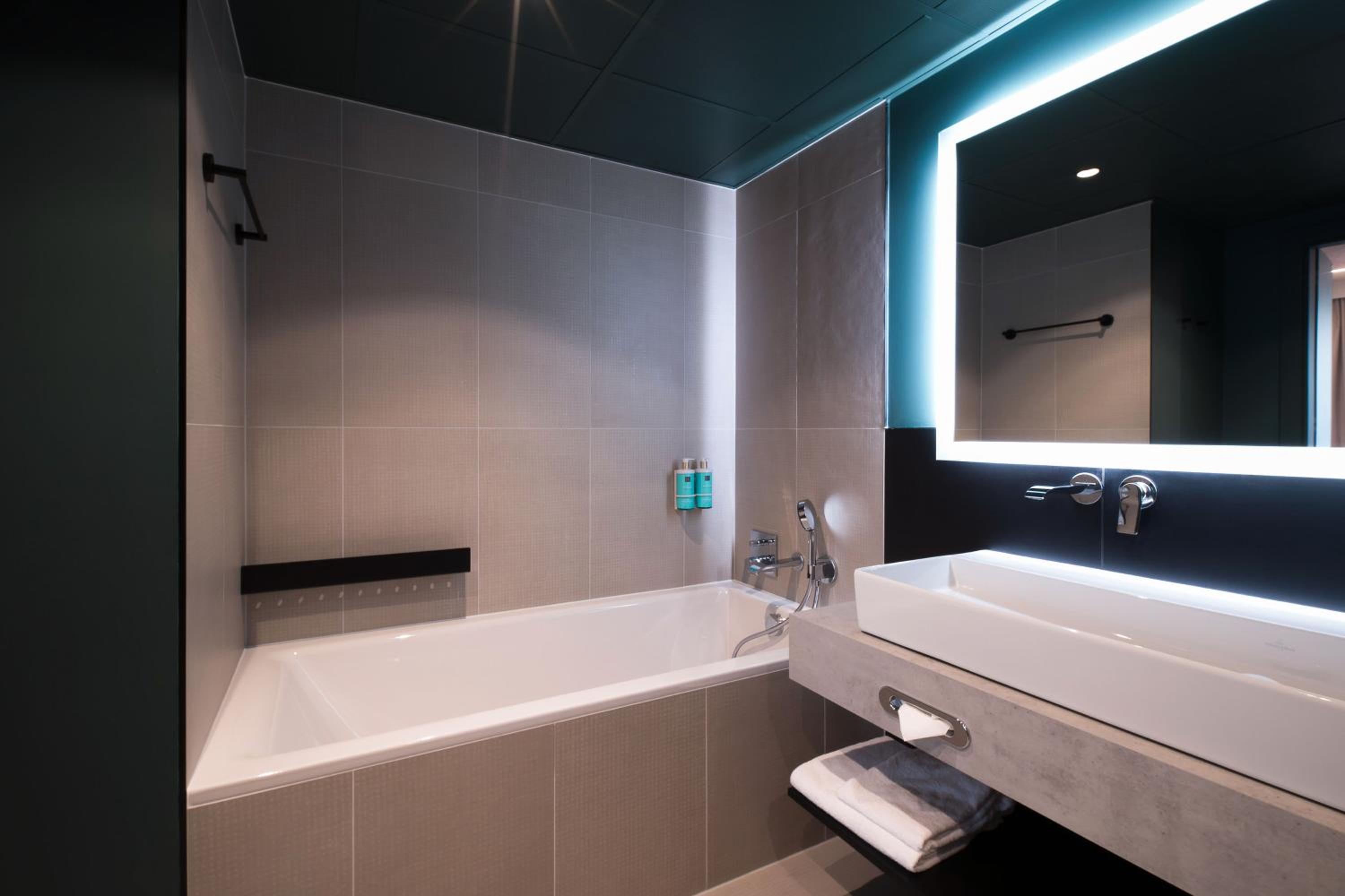 Executive Suite with Double Bed and Sofa Bed