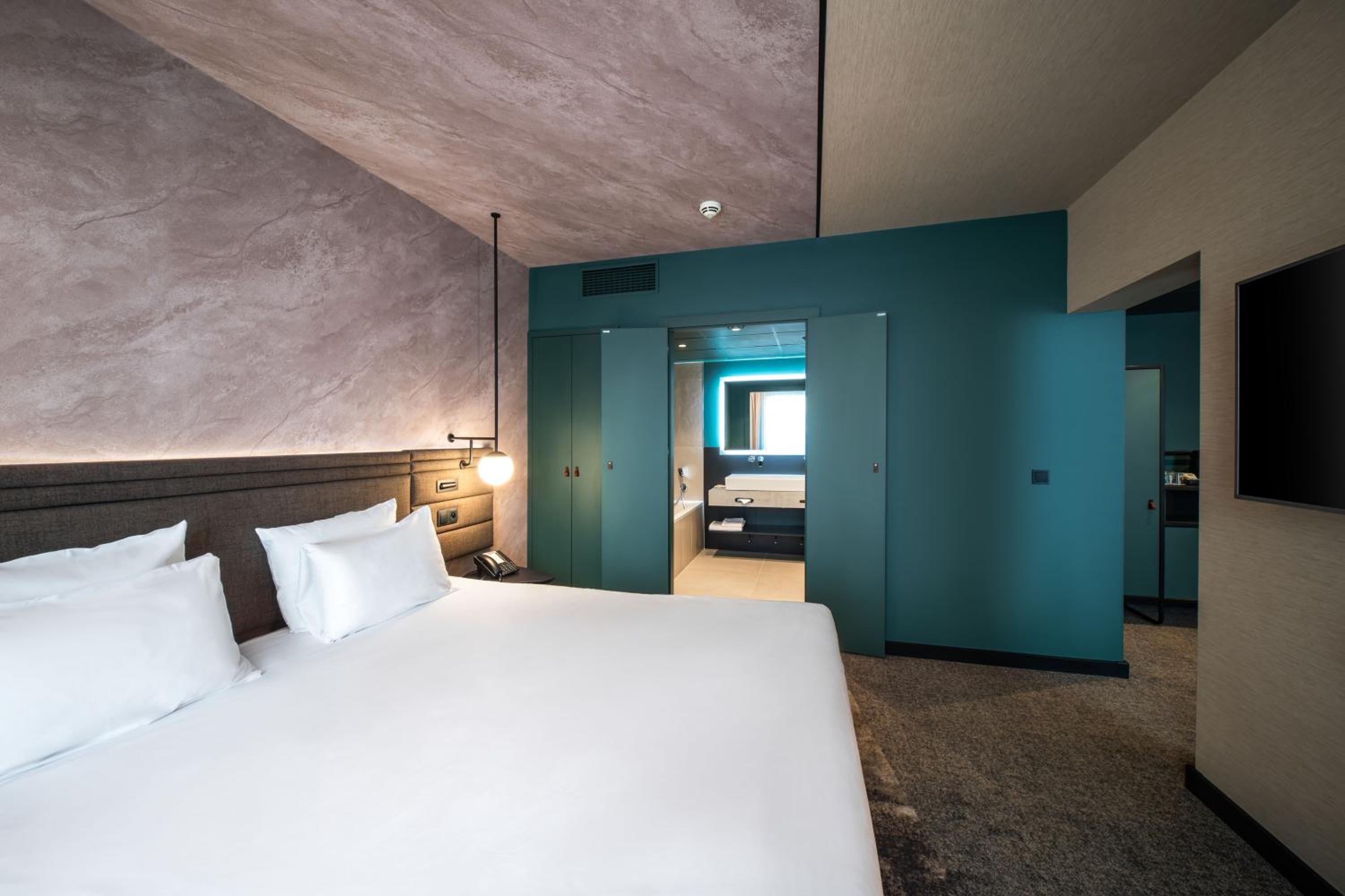 Executive Suite with Double Bed and Sofa Bed