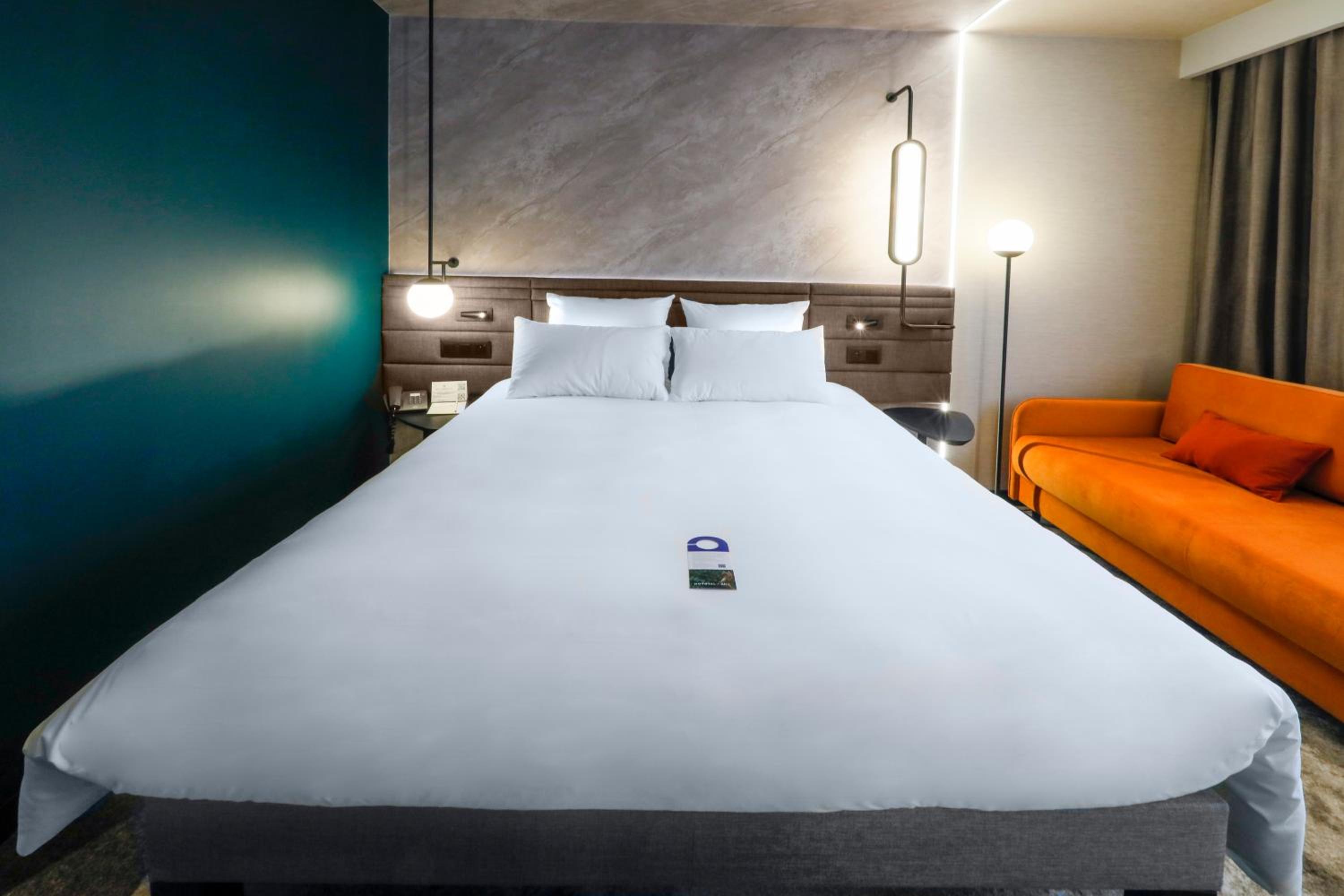 Superior Room with One Double Bed and Sofa Bed