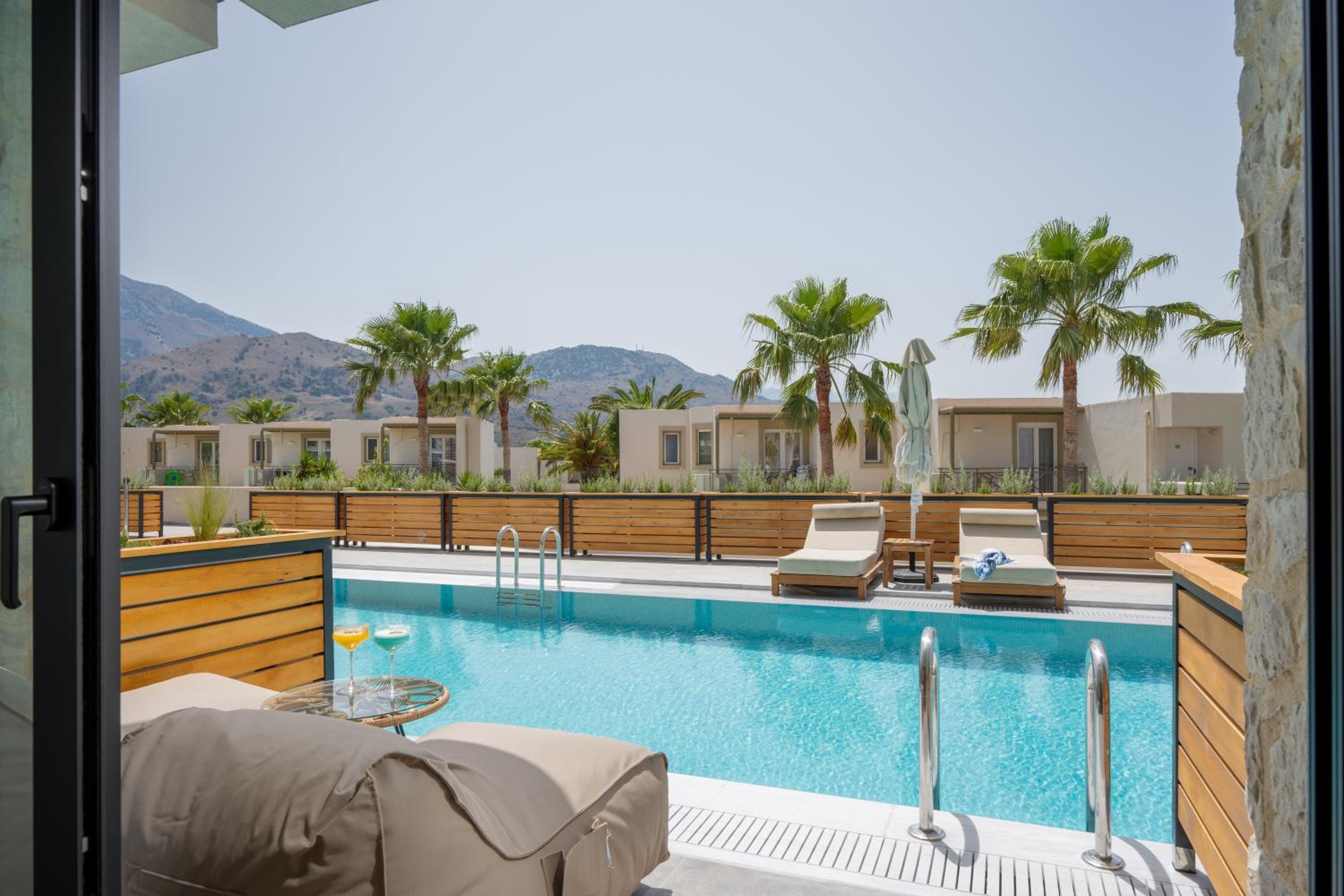Junior Suite with Sharing Pool