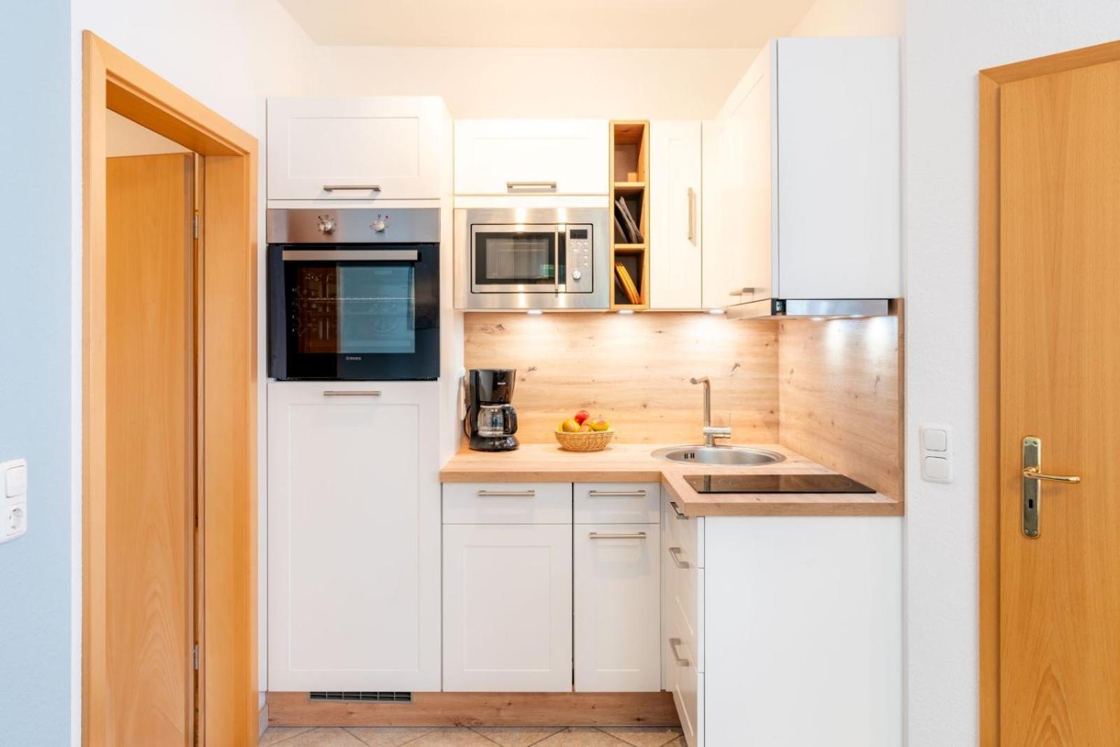 One-Bedroom Apartment with Shower photo 2
