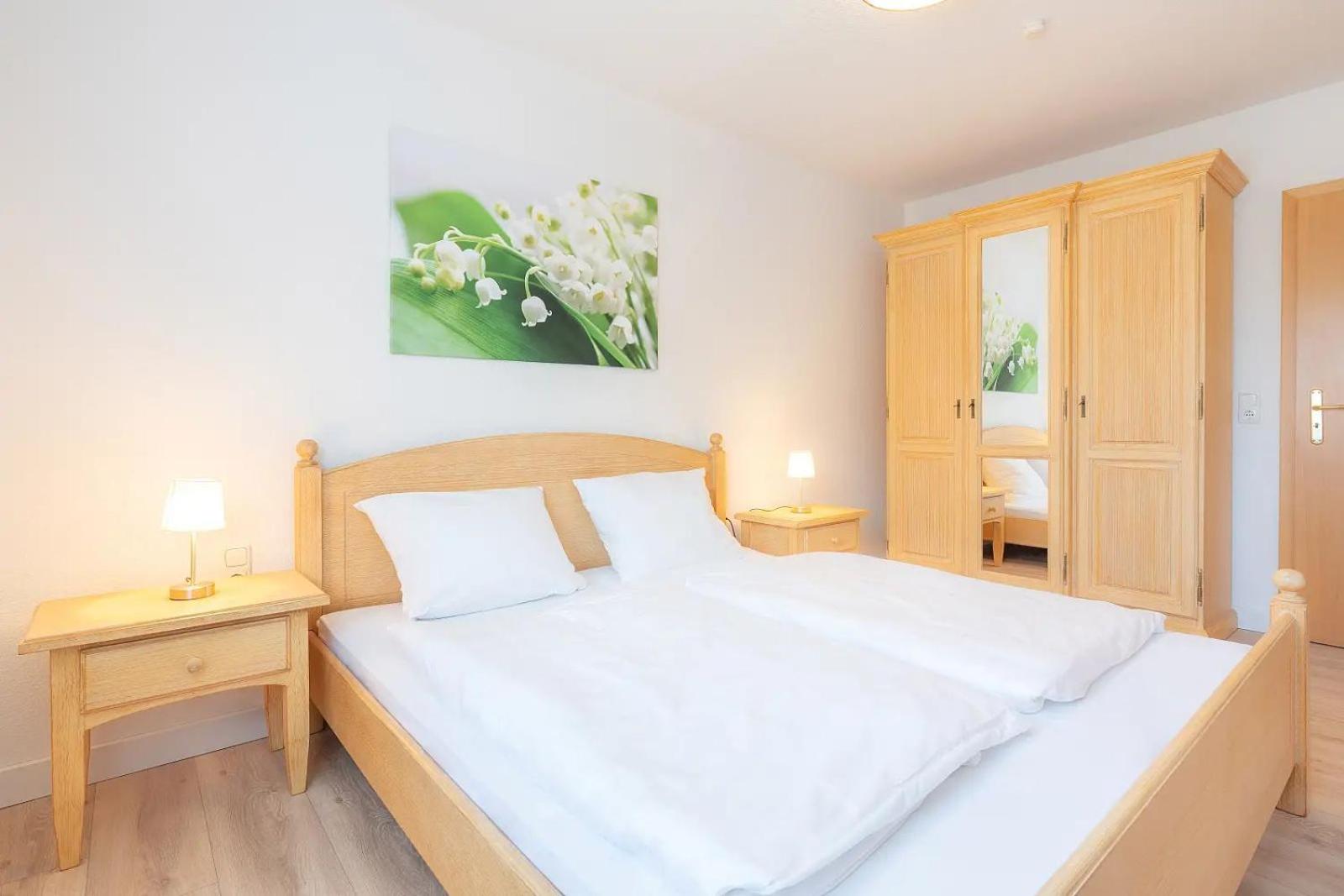 Three-Bedroom Apartment with Balcony photo 3