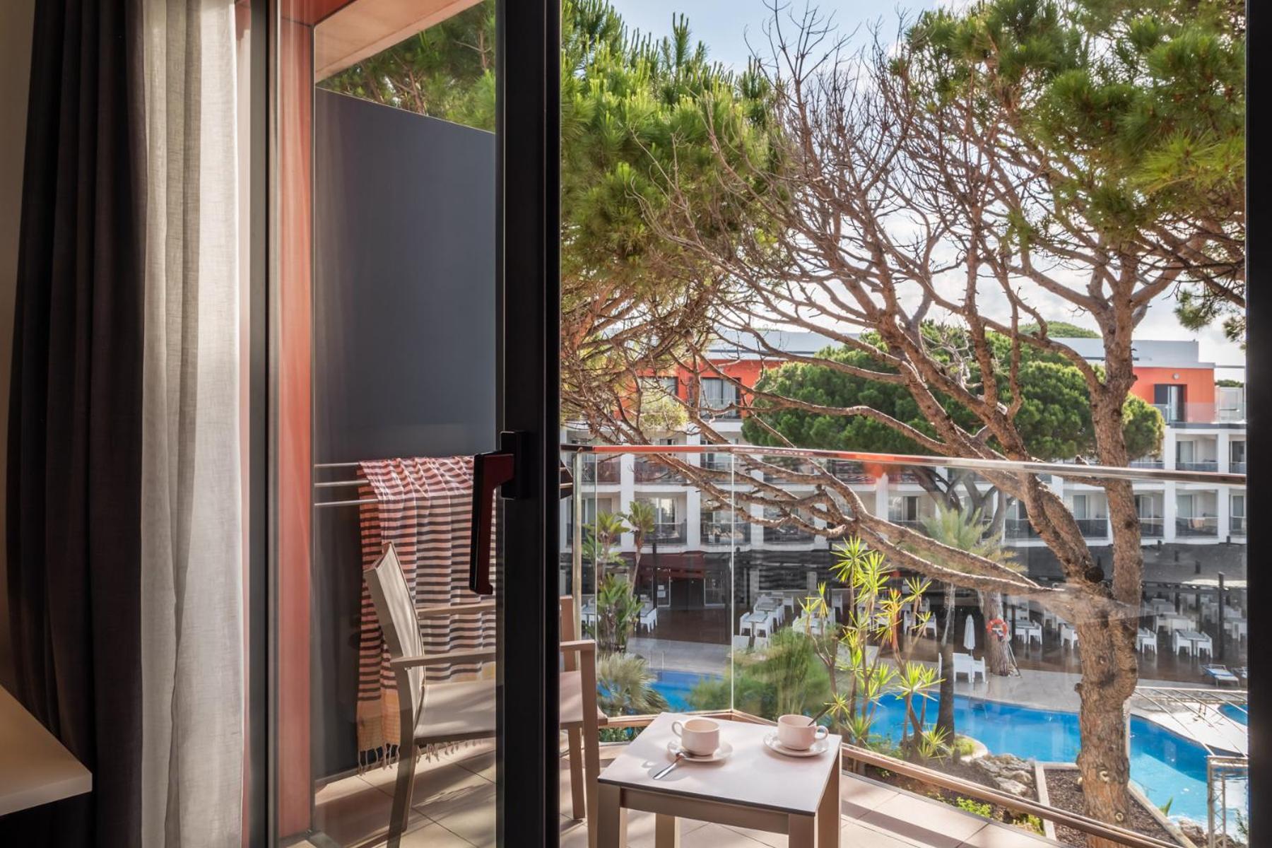 Junior Suite with Pool and Sea View (2 Adults + 1 Child) - Photo 7