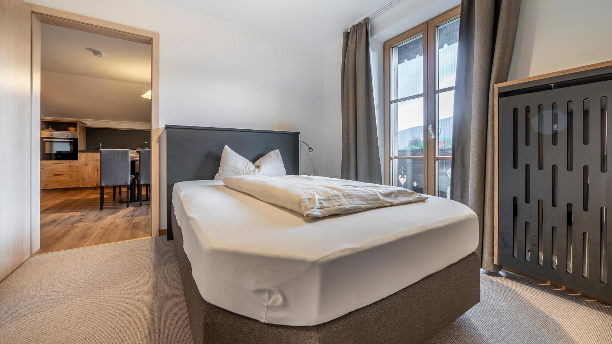 Two-Bedroom Apartment with Balcony photo 2