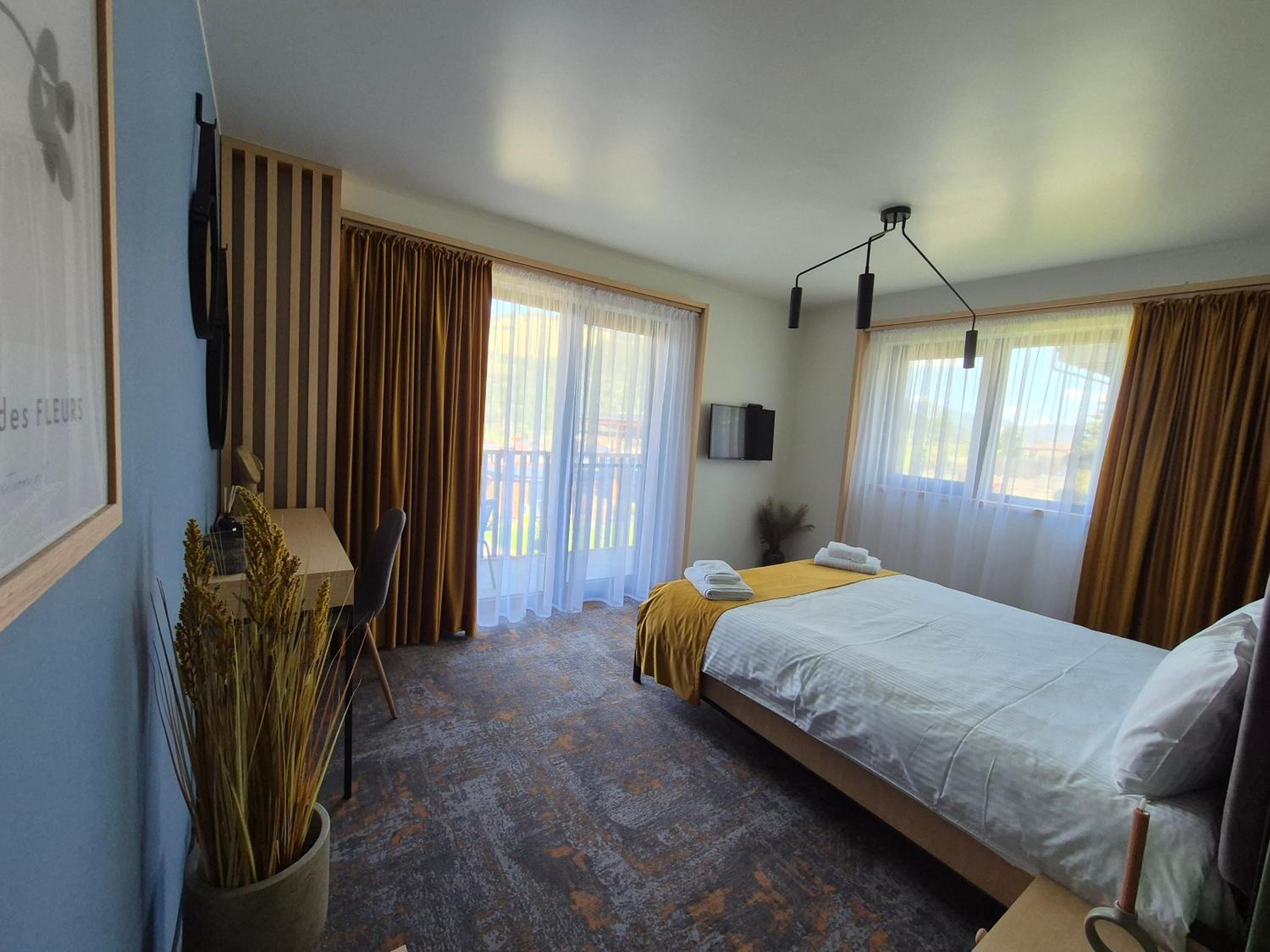 Deluxe Double Room with Balcony photo 3