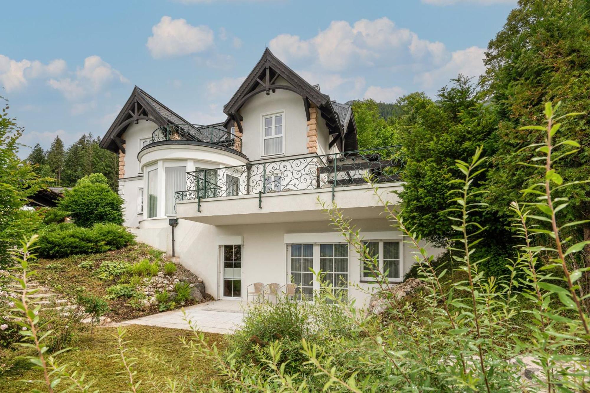 Villa photo 2
