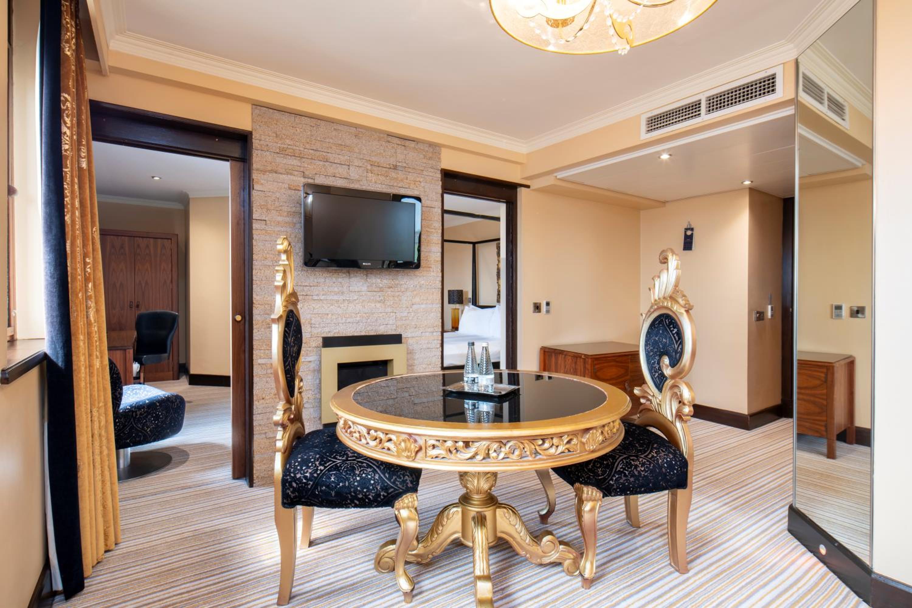 Junior King Suite - Photo 5