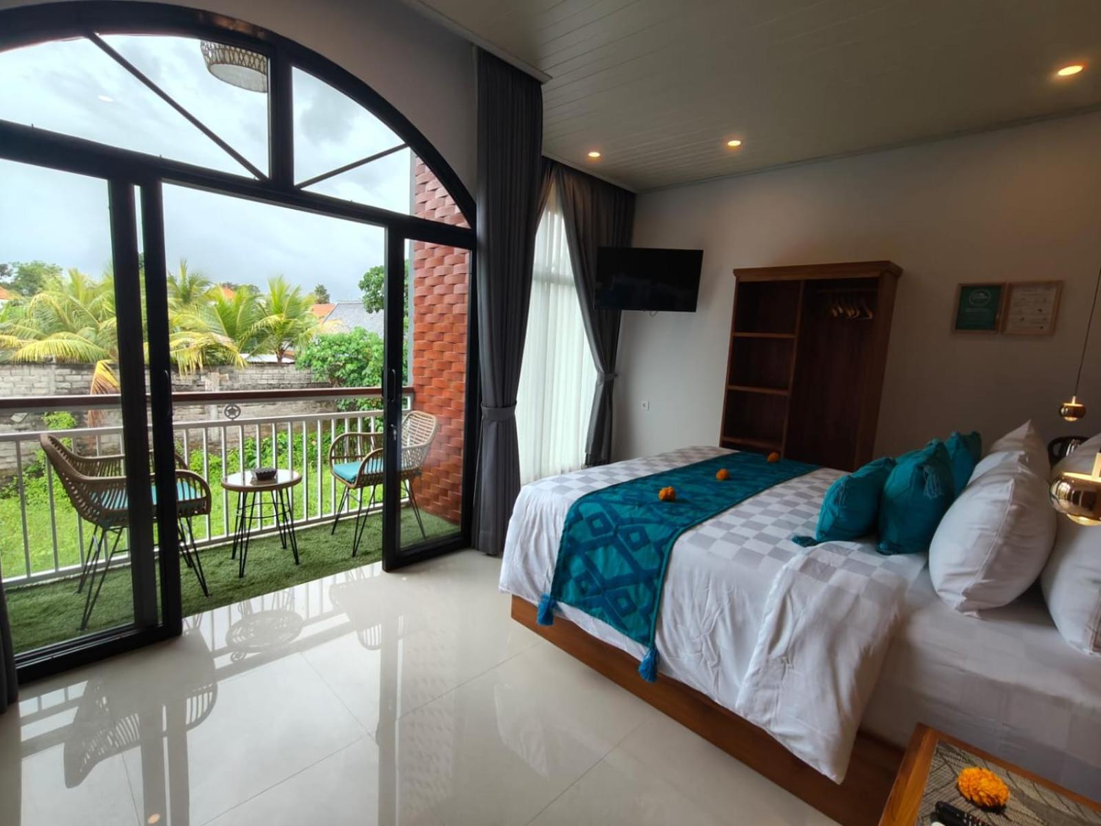 Deluxe Double Room with Balcony photo 2