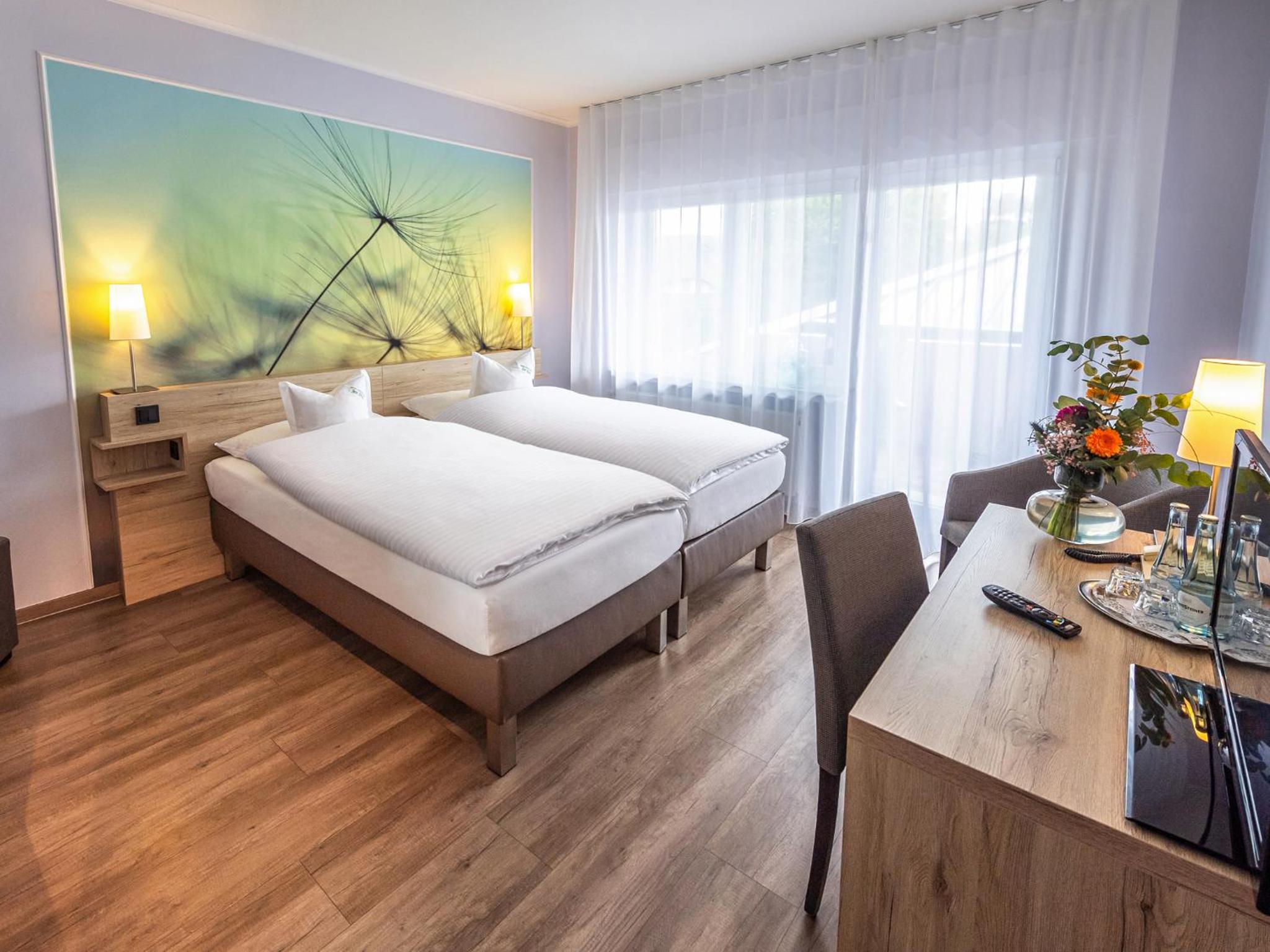 Double or Twin Room with Balcony - Photo 2