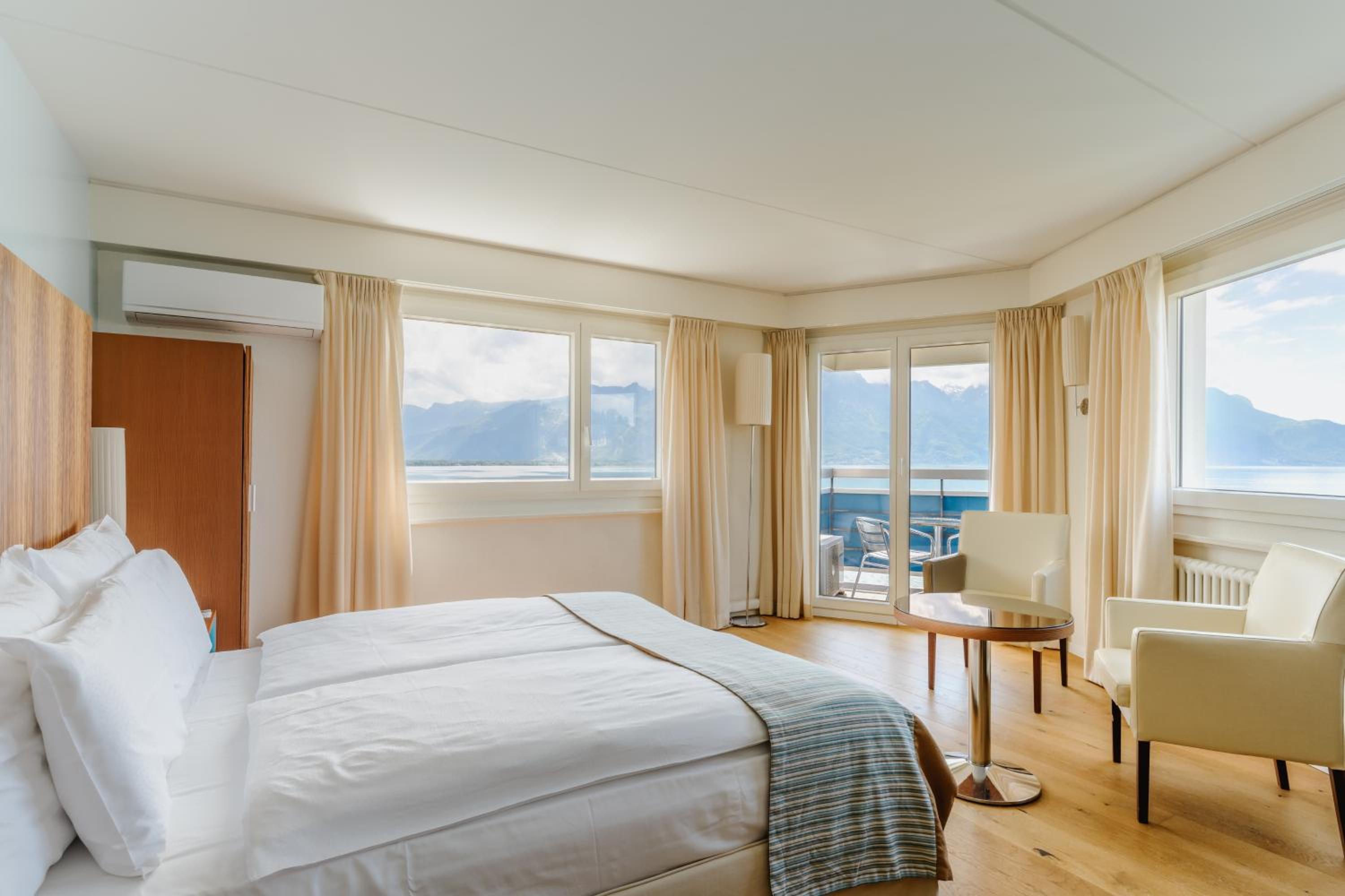  Panorama Room – lake view and balcony - Photo 3