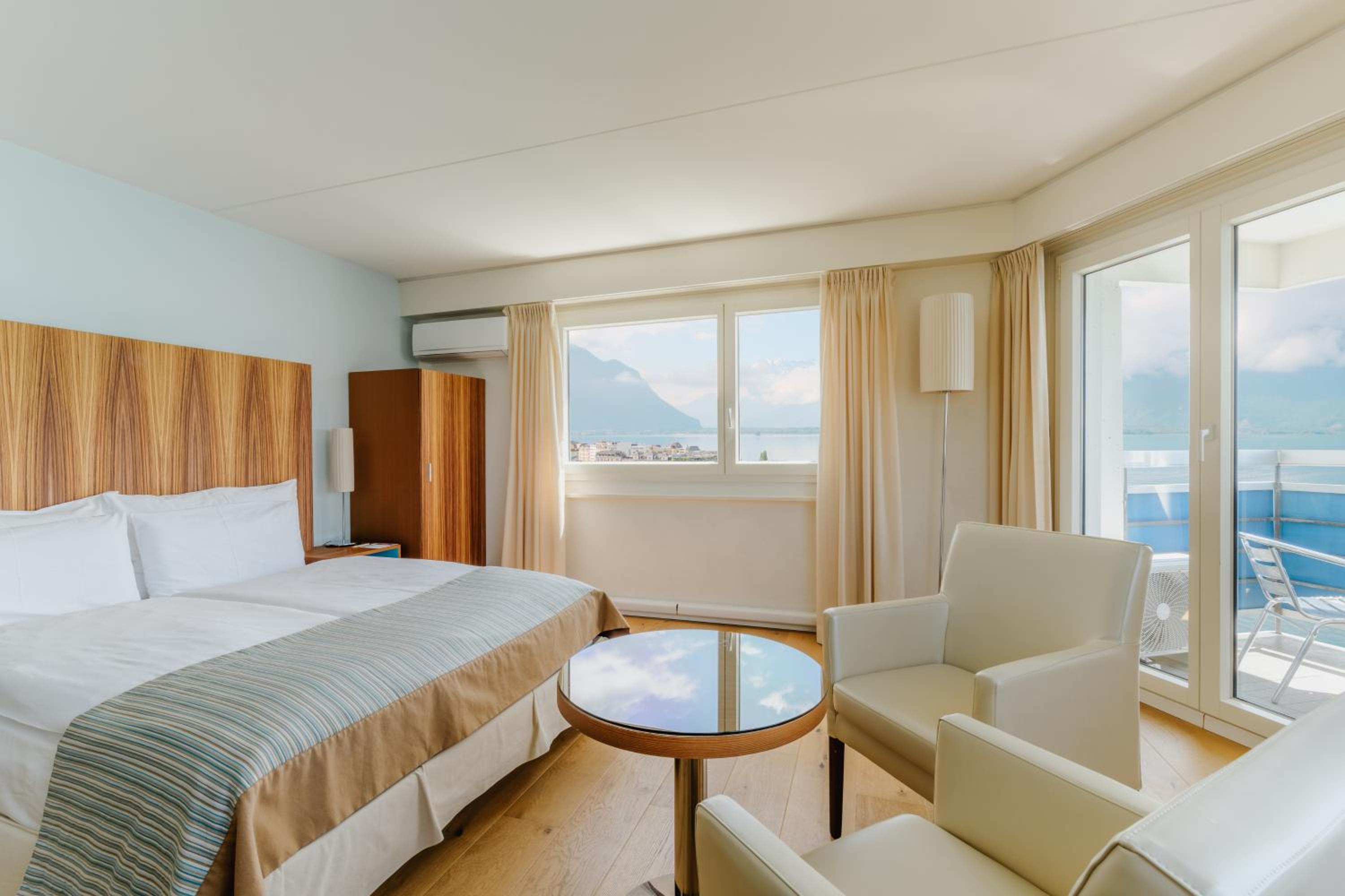  Panorama Room – lake view and balcony - Photo 2