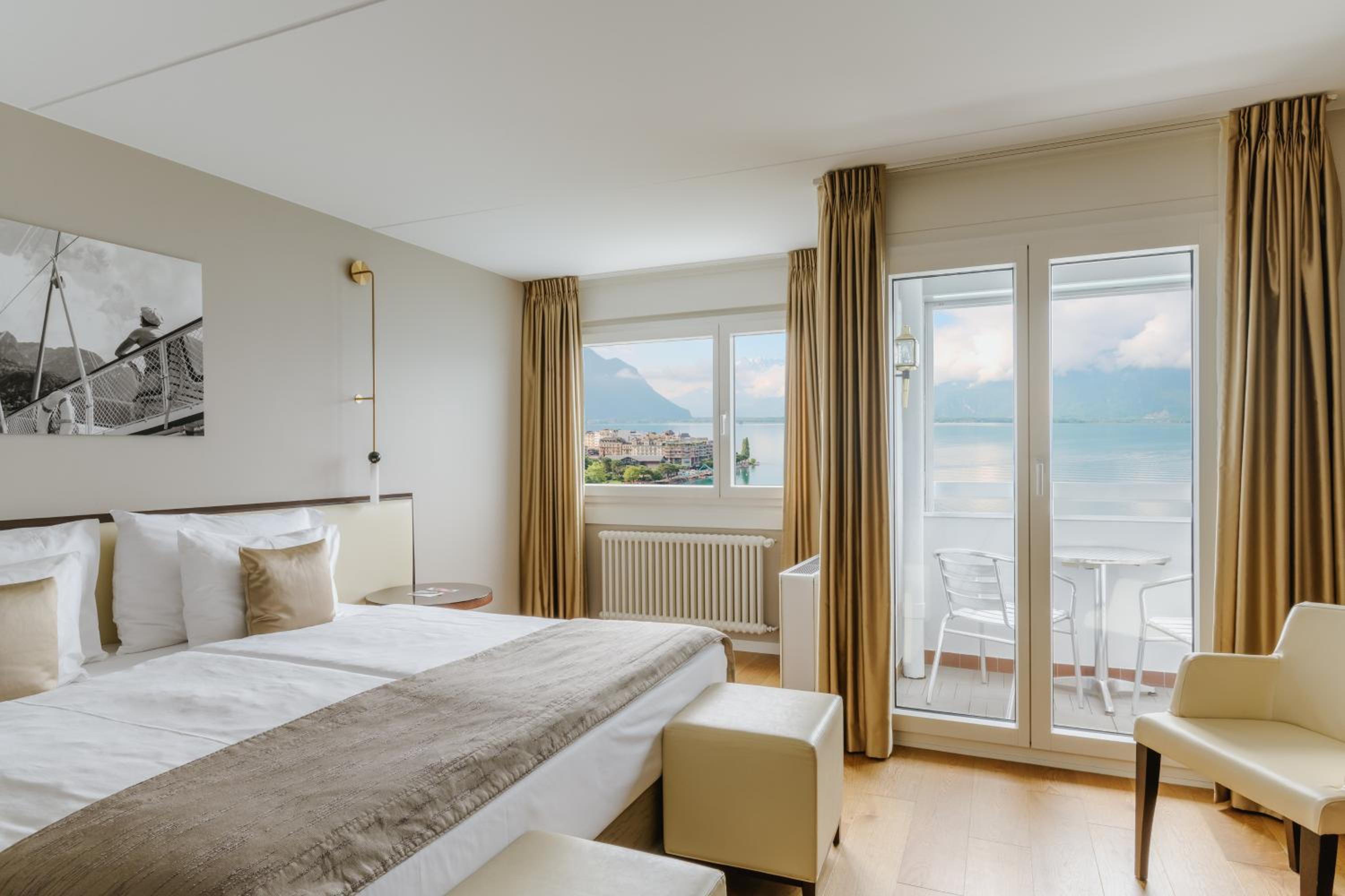 Mona Suite – lake view and balcony