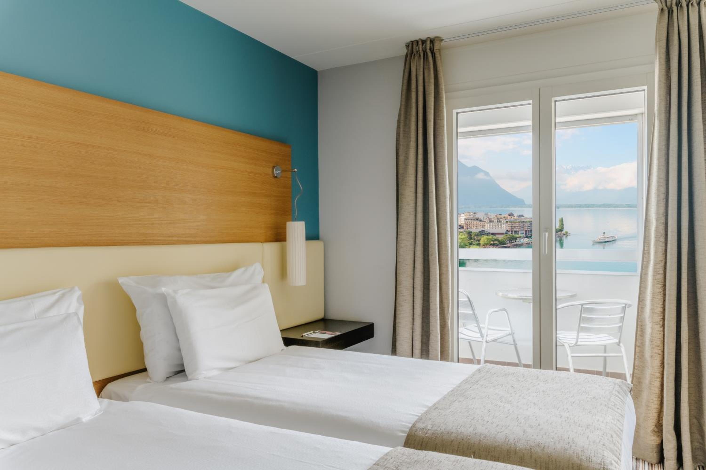 Privilege Double Room with Balcony and Lake View - Photo 2