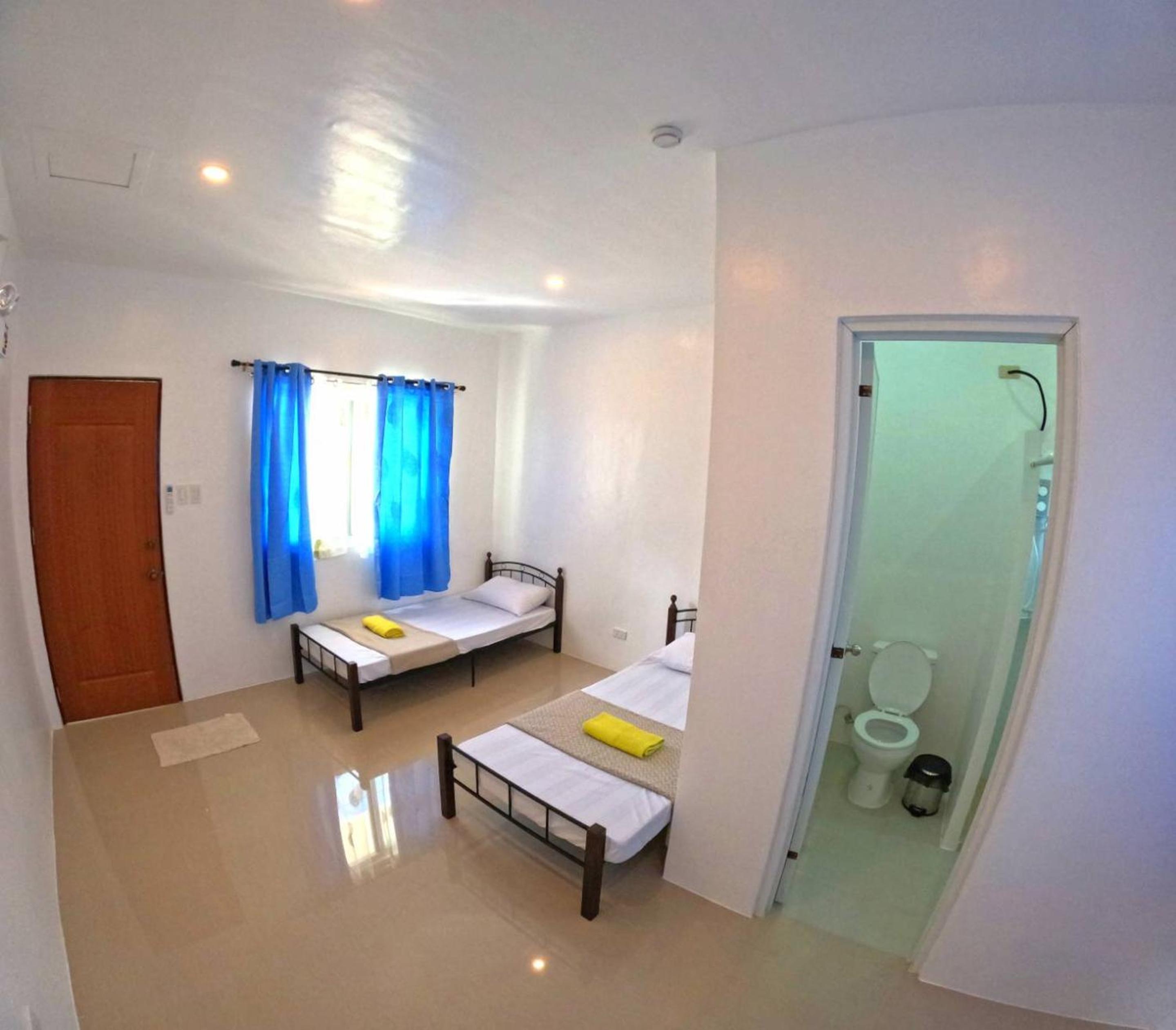 Standard Twin Room - Photo 7