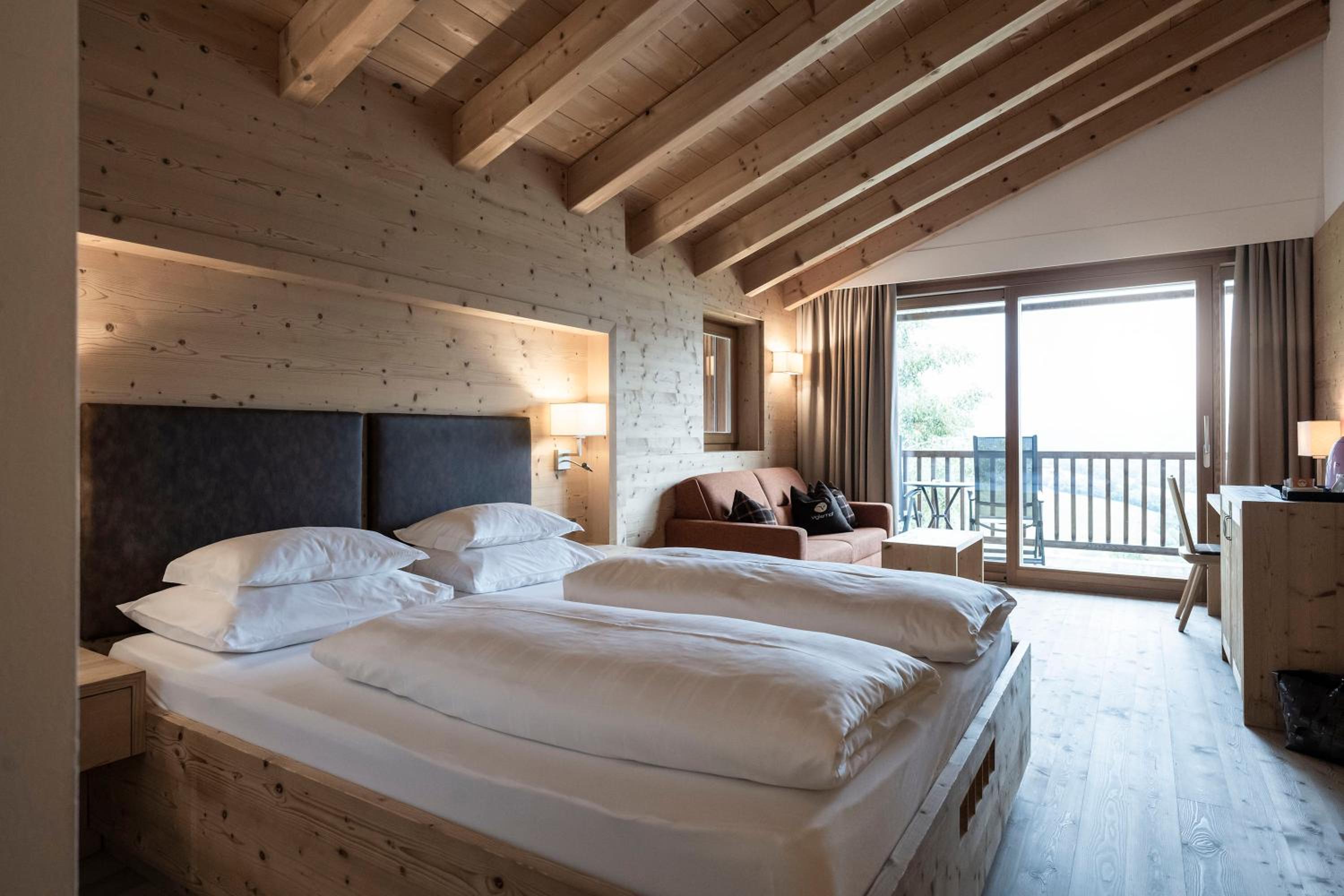 Comfort Double Room with Balcony and Valley View